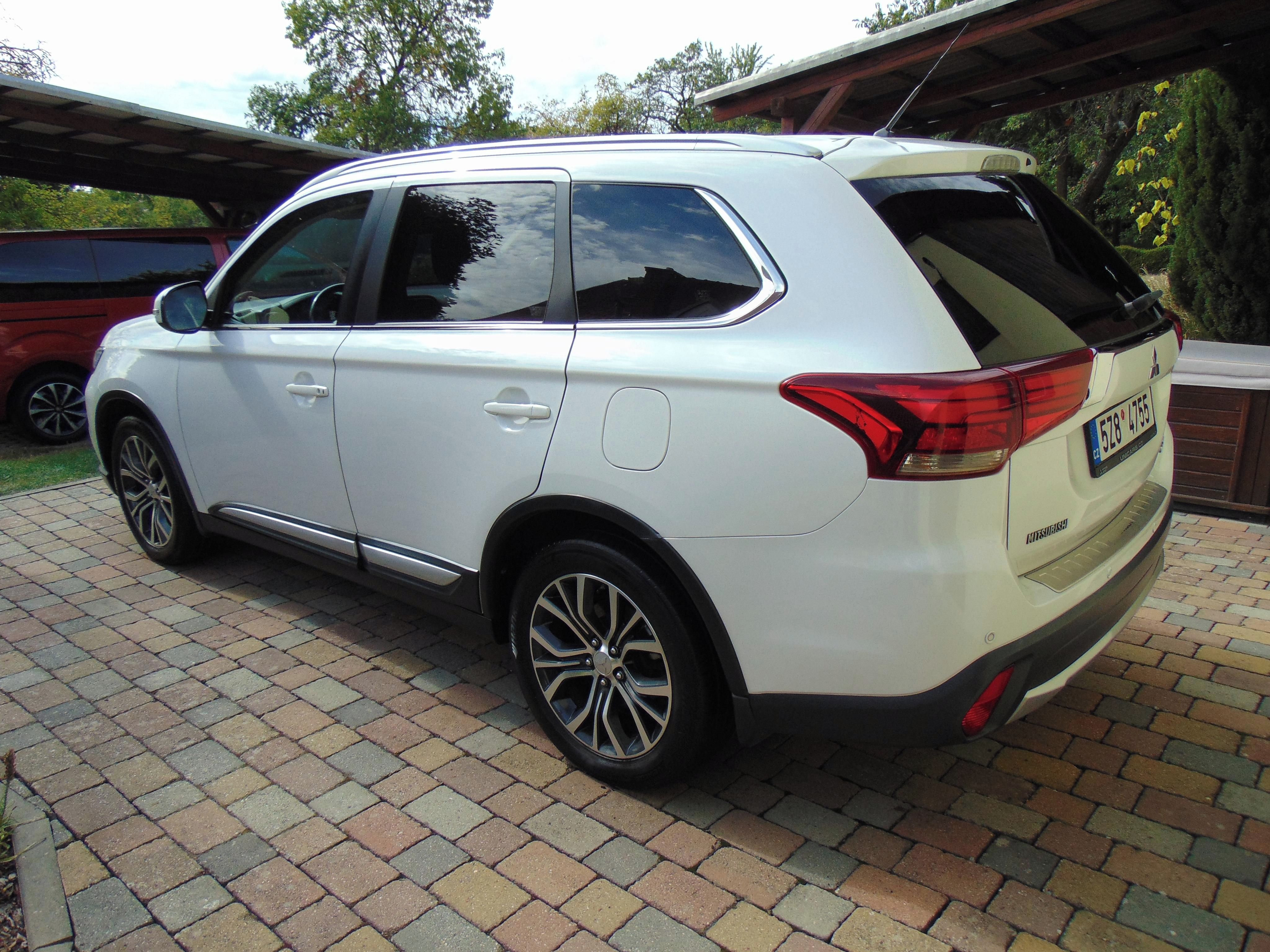 Mitsubishi Outlander, 2.2Di-D 4x4 ATM 7míst servis - fotka 5