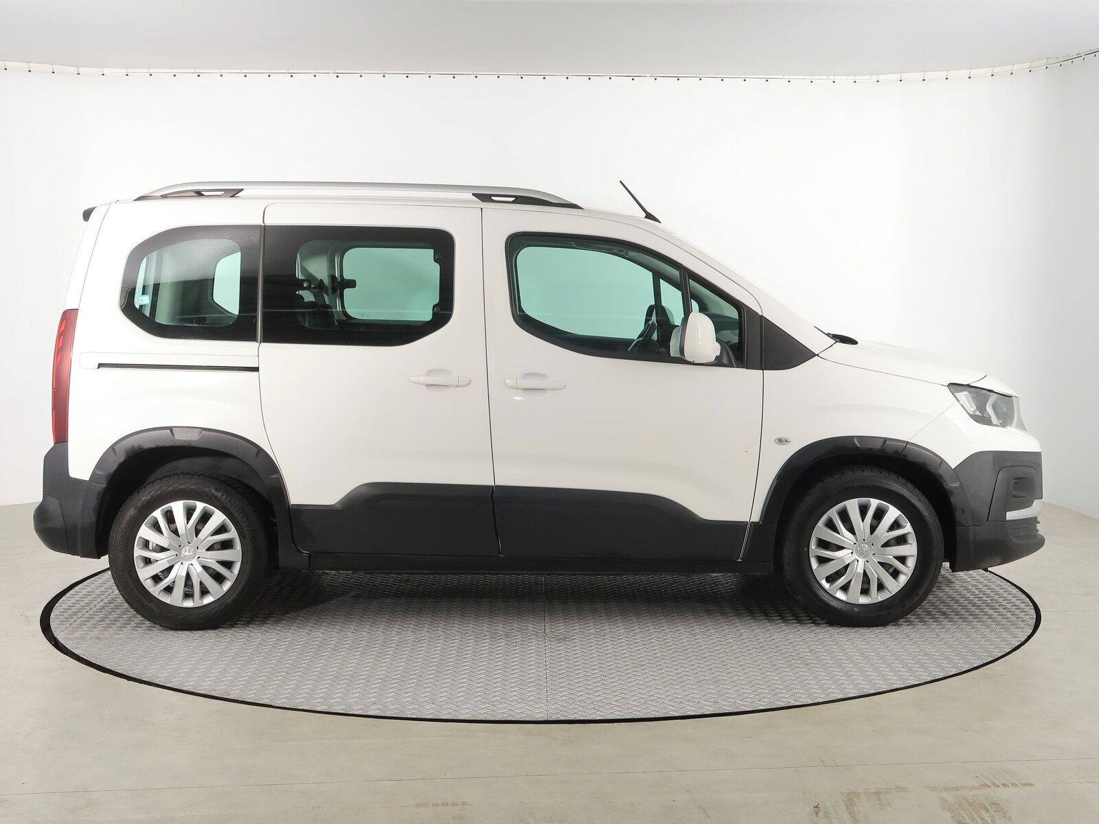 Peugeot Rifter, 1.5 BlueHDi, Active, 5Míst - fotka 6