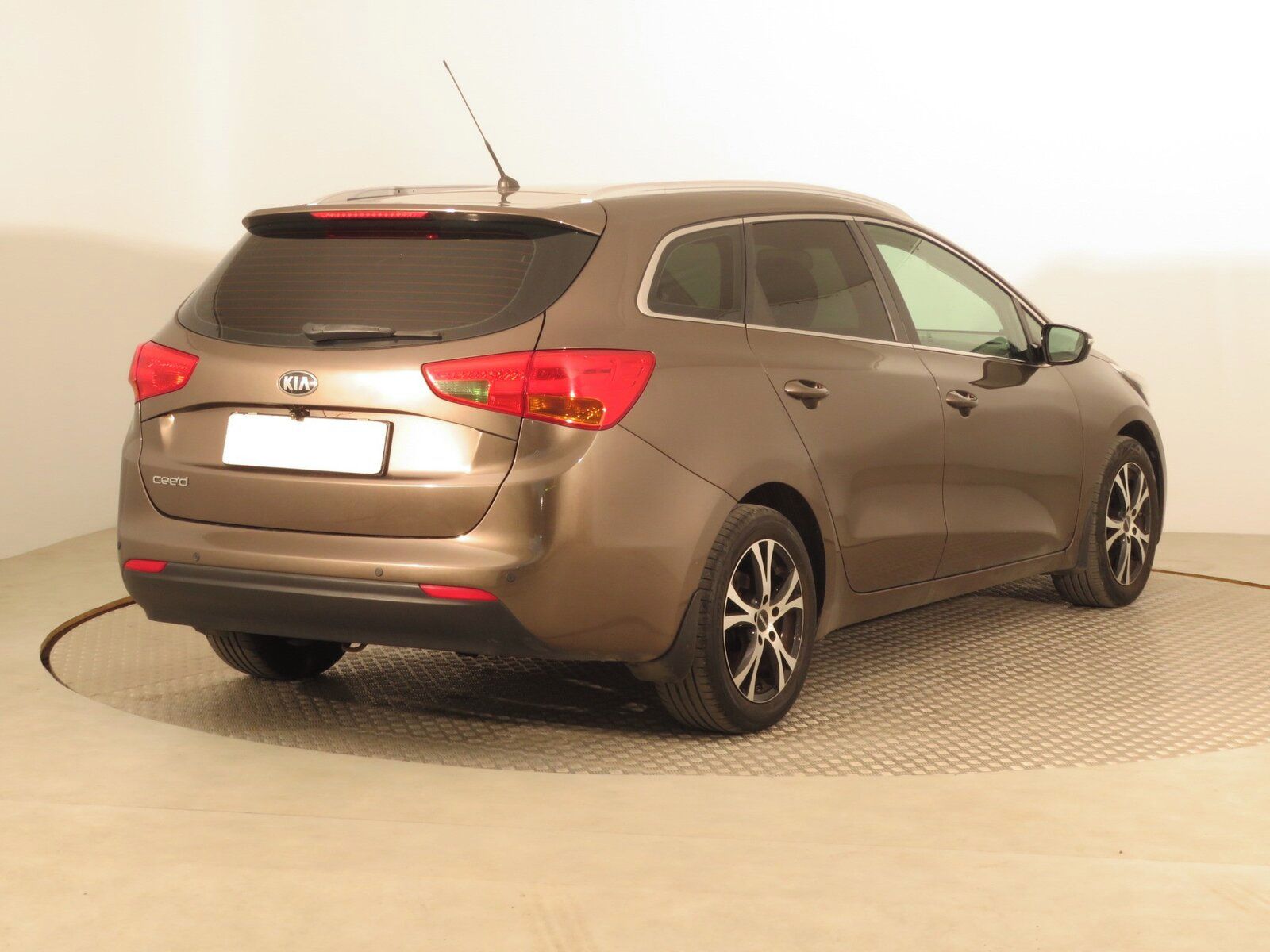 Kia Cee´d, 1.4 CVVT, Serv.kniha - fotka 5
