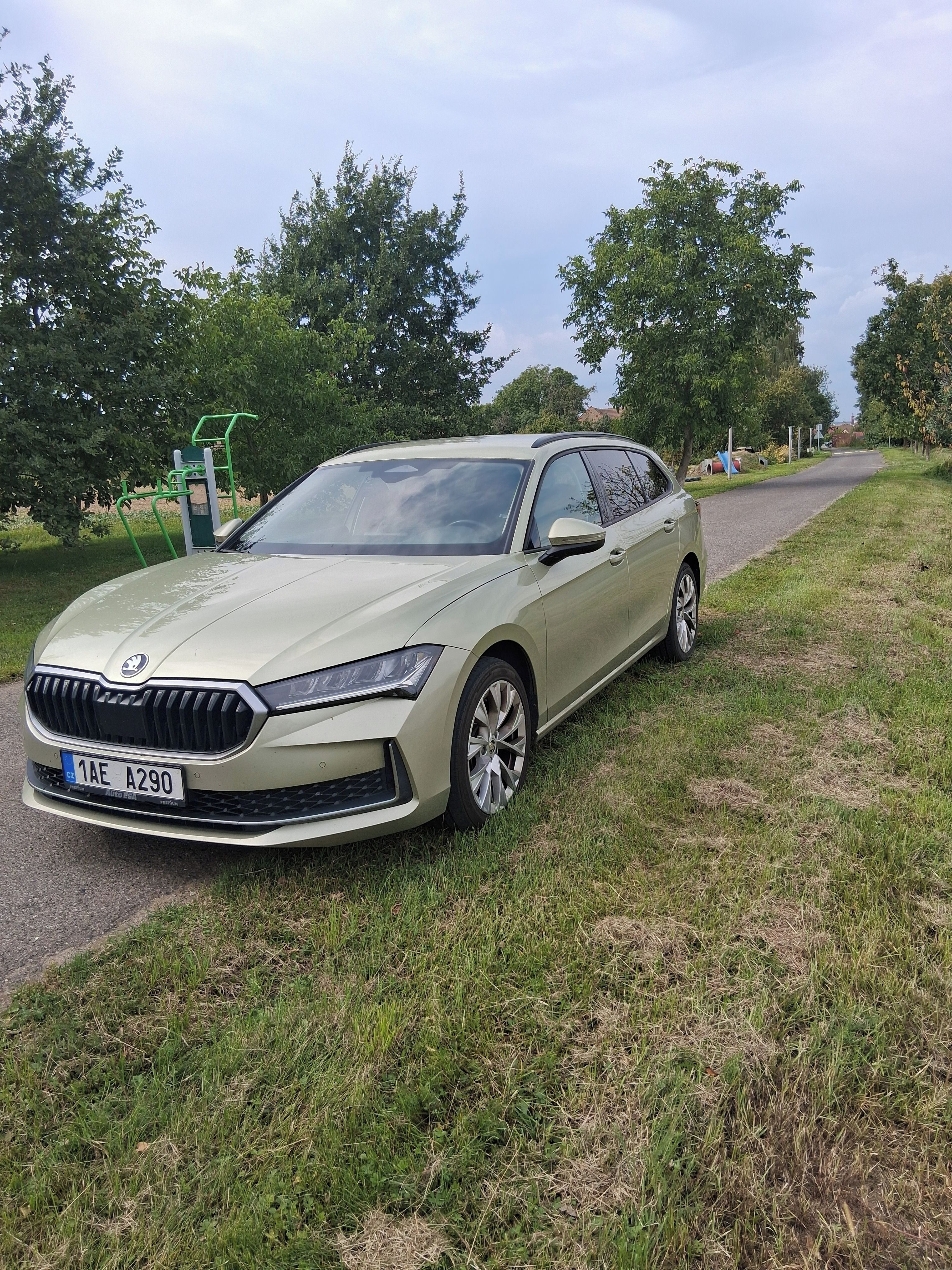 Škoda Superb, ŠKODA SUPERB   2.0 TDi DSG 7st - fotka 6