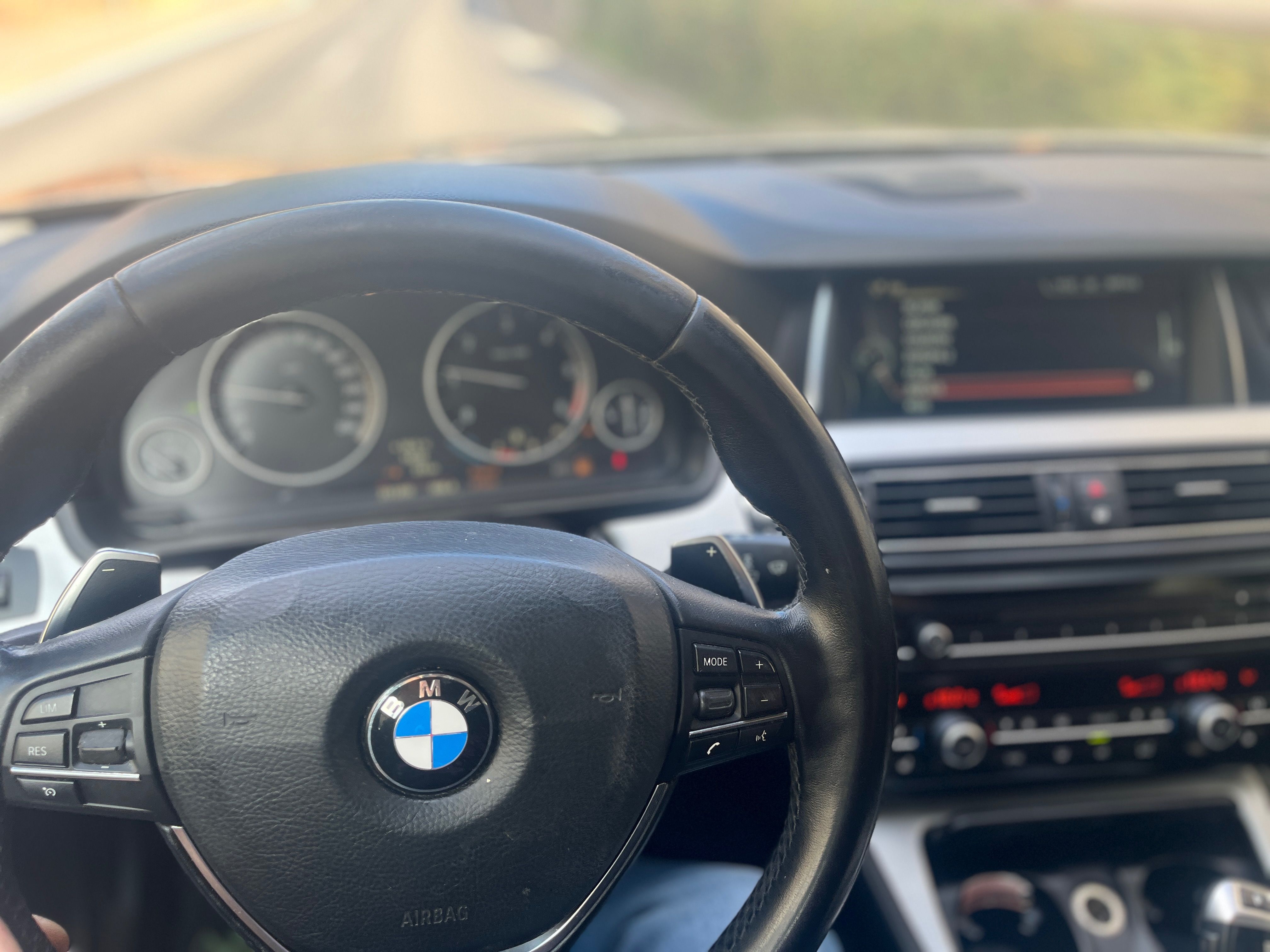 BMW Řada 5, 520d - fotka 6