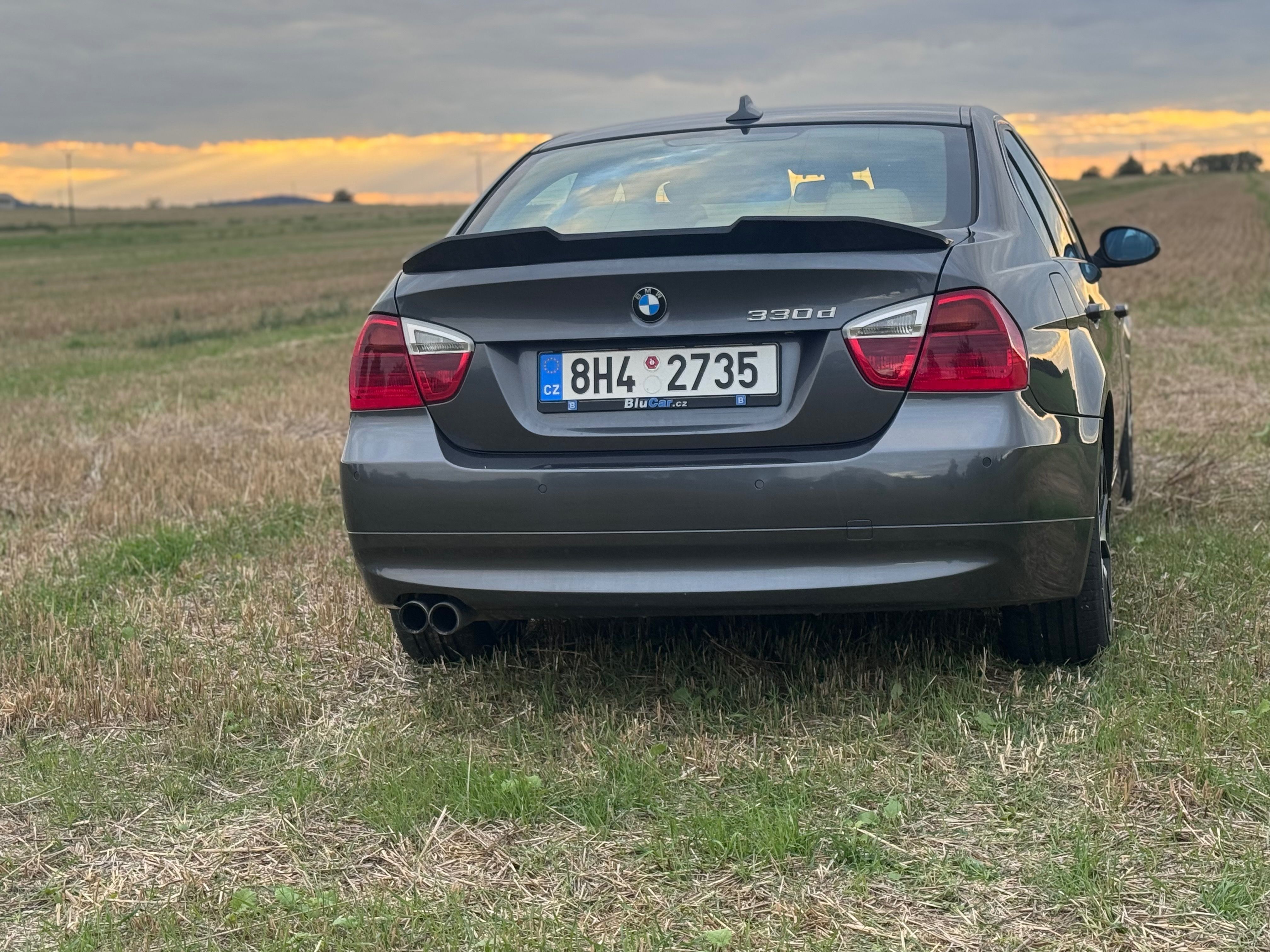 BMW Řada 3, 330d - fotka 5