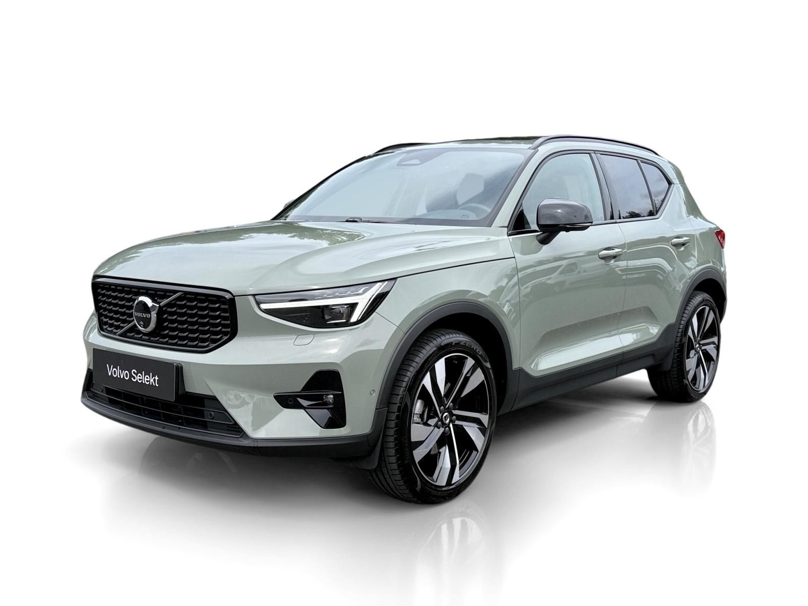 Volvo XC40, B4 FWD // ULTRA DARK