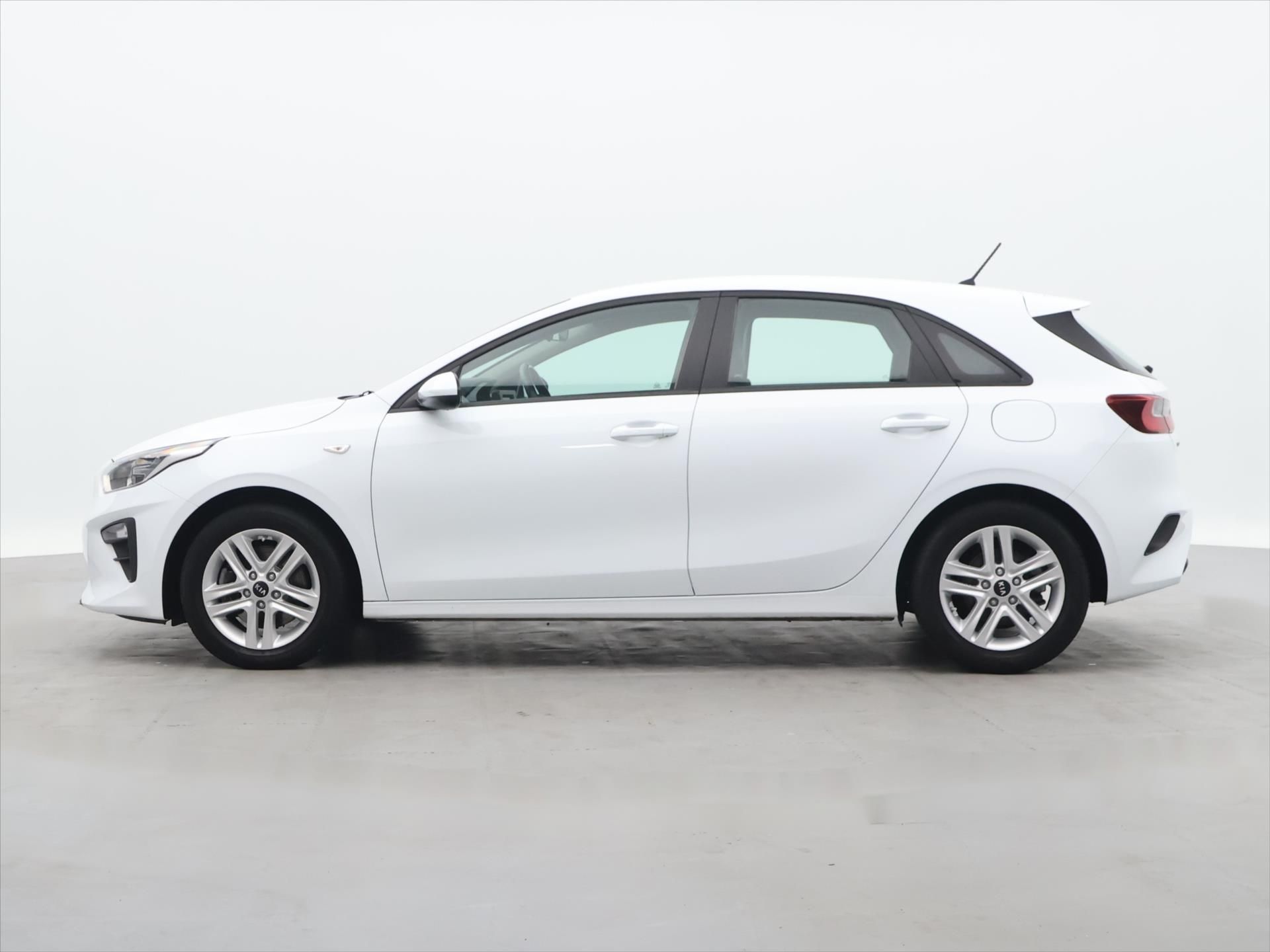 Kia Cee´d, 1,4 i 73 kW Exclusive CZ DPH - fotka 4
