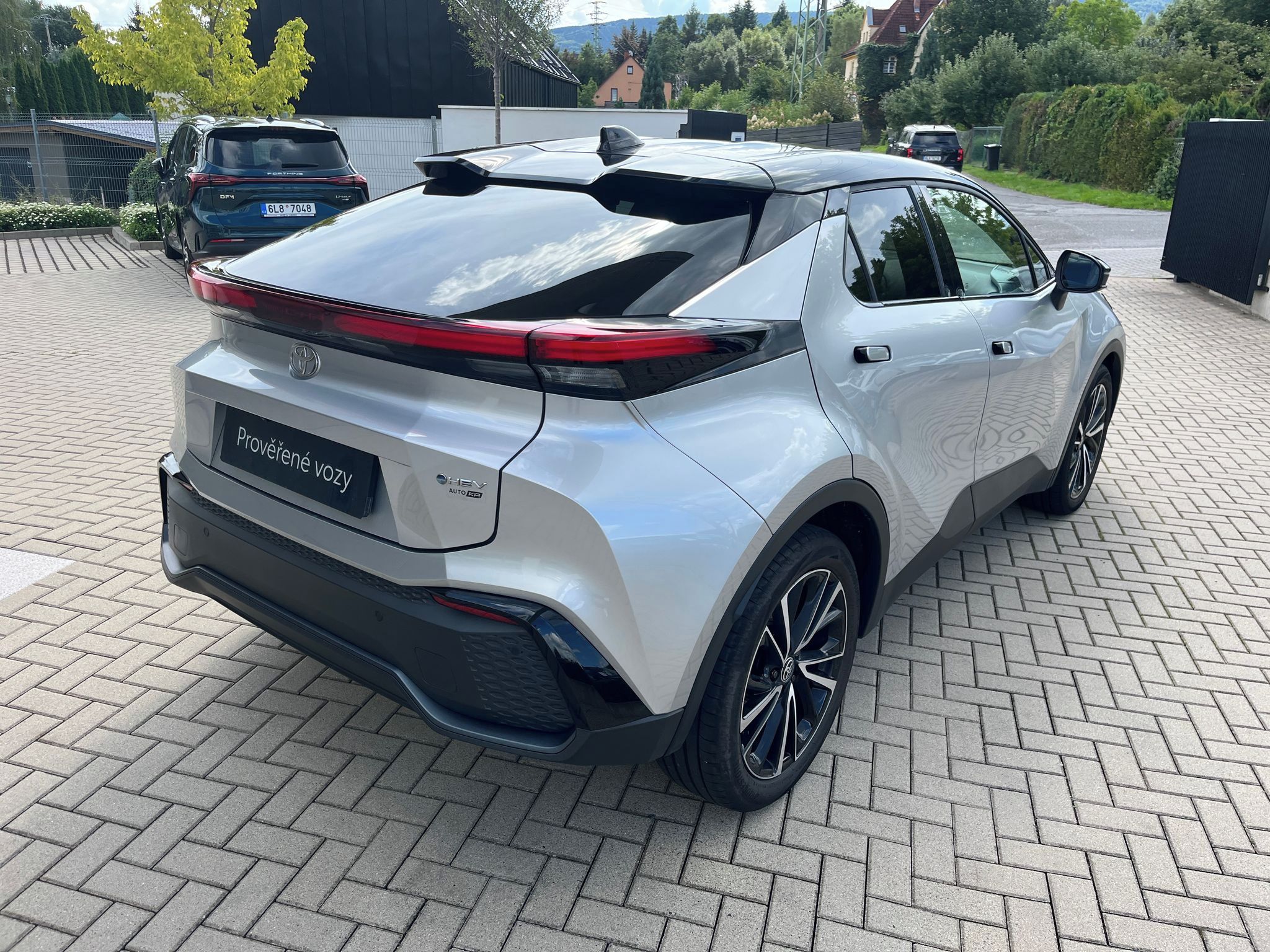 Toyota C-HR, 1.8 Hybrid e-CVT Executive DPH - fotka 6