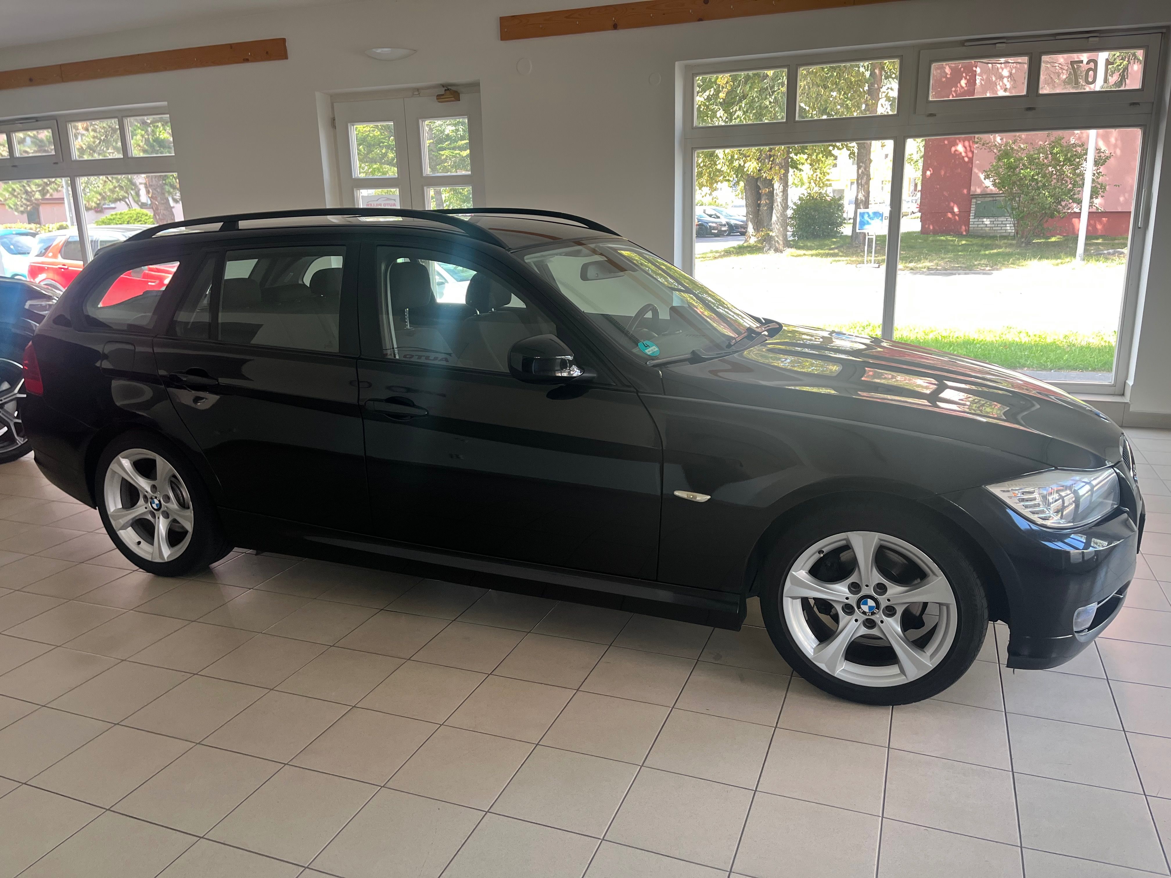 BMW Řada 3, 318i e91 LCI - fotka 4