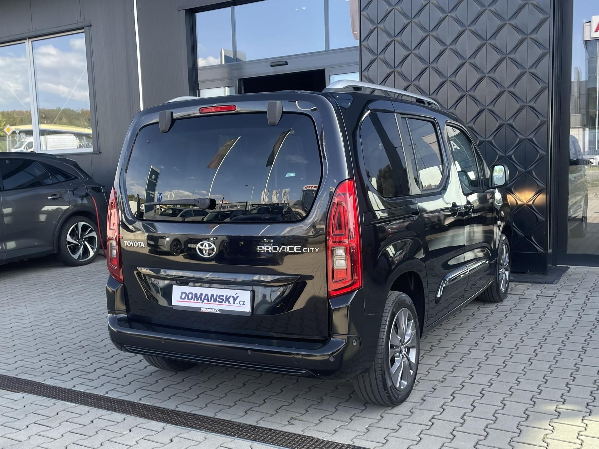 Toyota Proace City Verso, FAMILY L1 1.5 D-4D 96 kW - fotka 3
