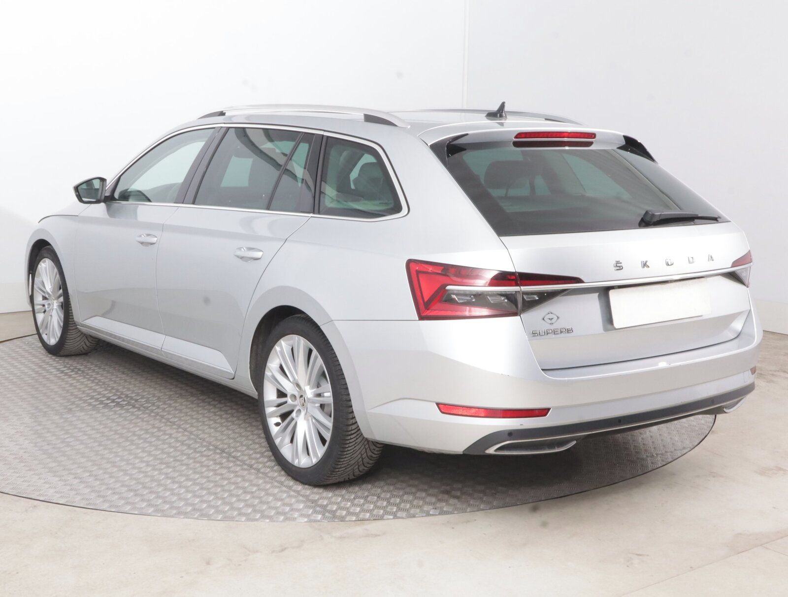 Škoda Superb, 2.0 TDI, Laurin&Klement - fotka 4