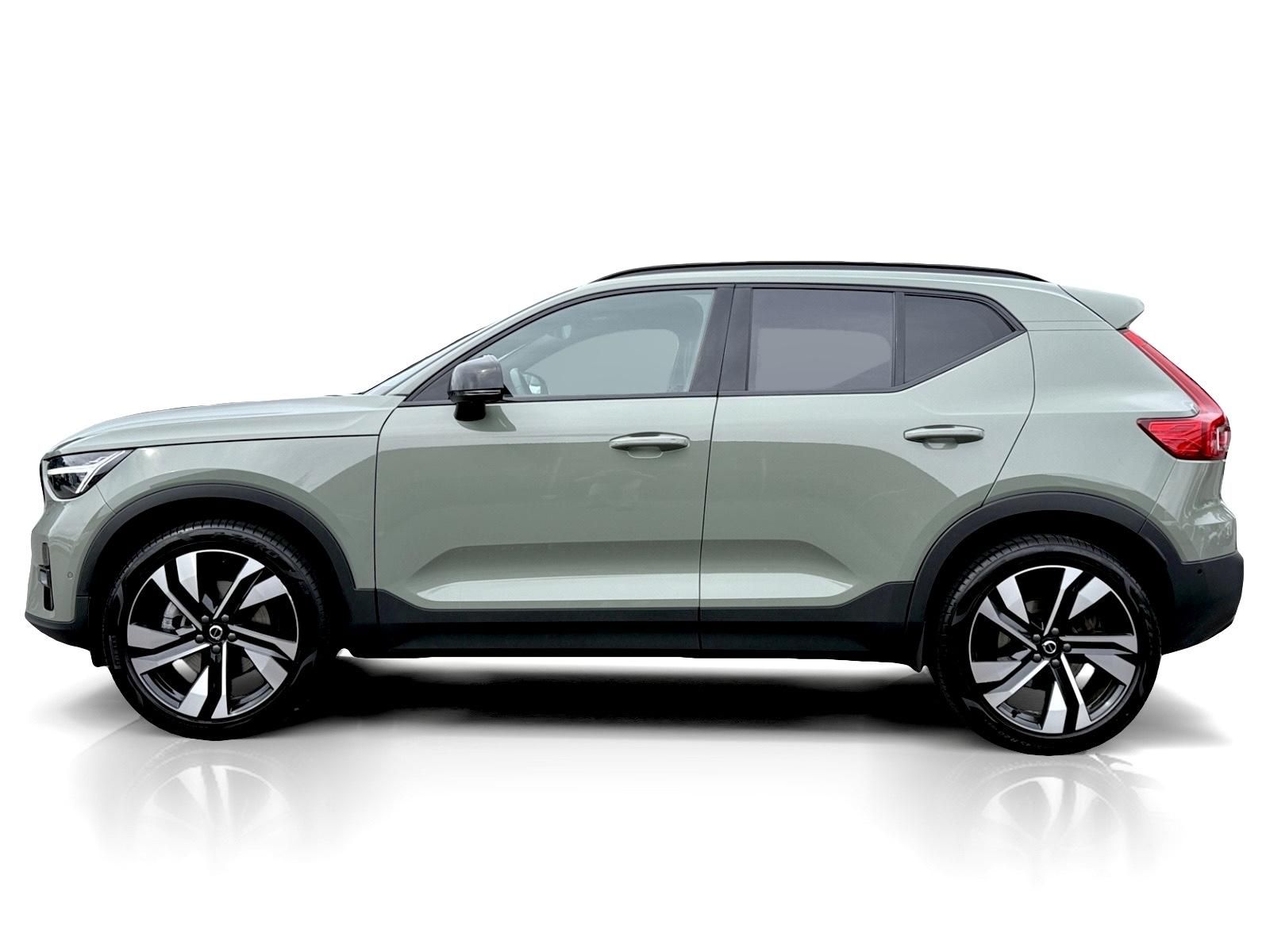 Volvo XC40, B4 FWD // ULTRA DARK - fotka 2