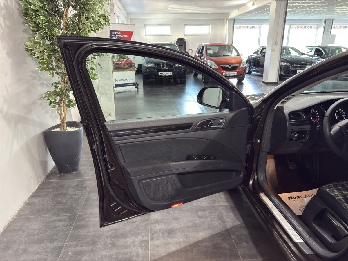 Škoda Superb, 2,0   TDI 4X4 125KW ELEGANCE - fotka 6