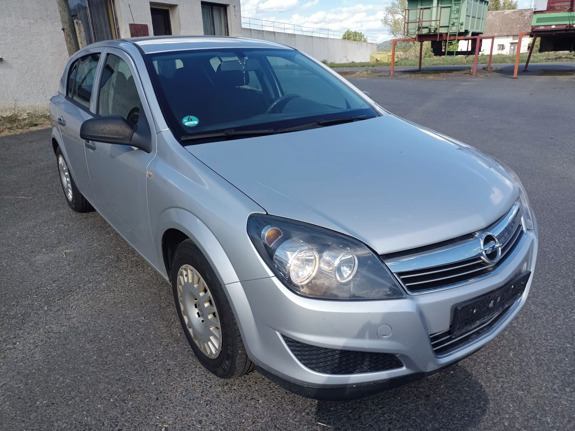Opel Astra, H 1.4 66Kw RV.2009 - NOVÁ STK - fotka 3