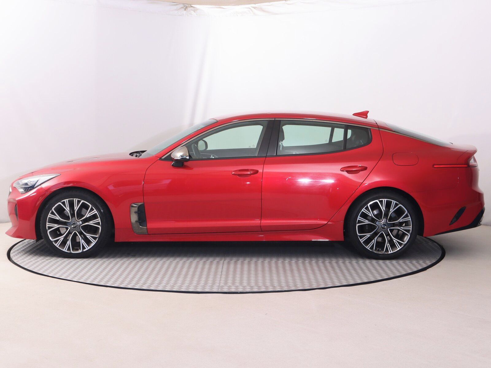 Kia Stinger, 2.0 T-GDI, Automat - fotka 3