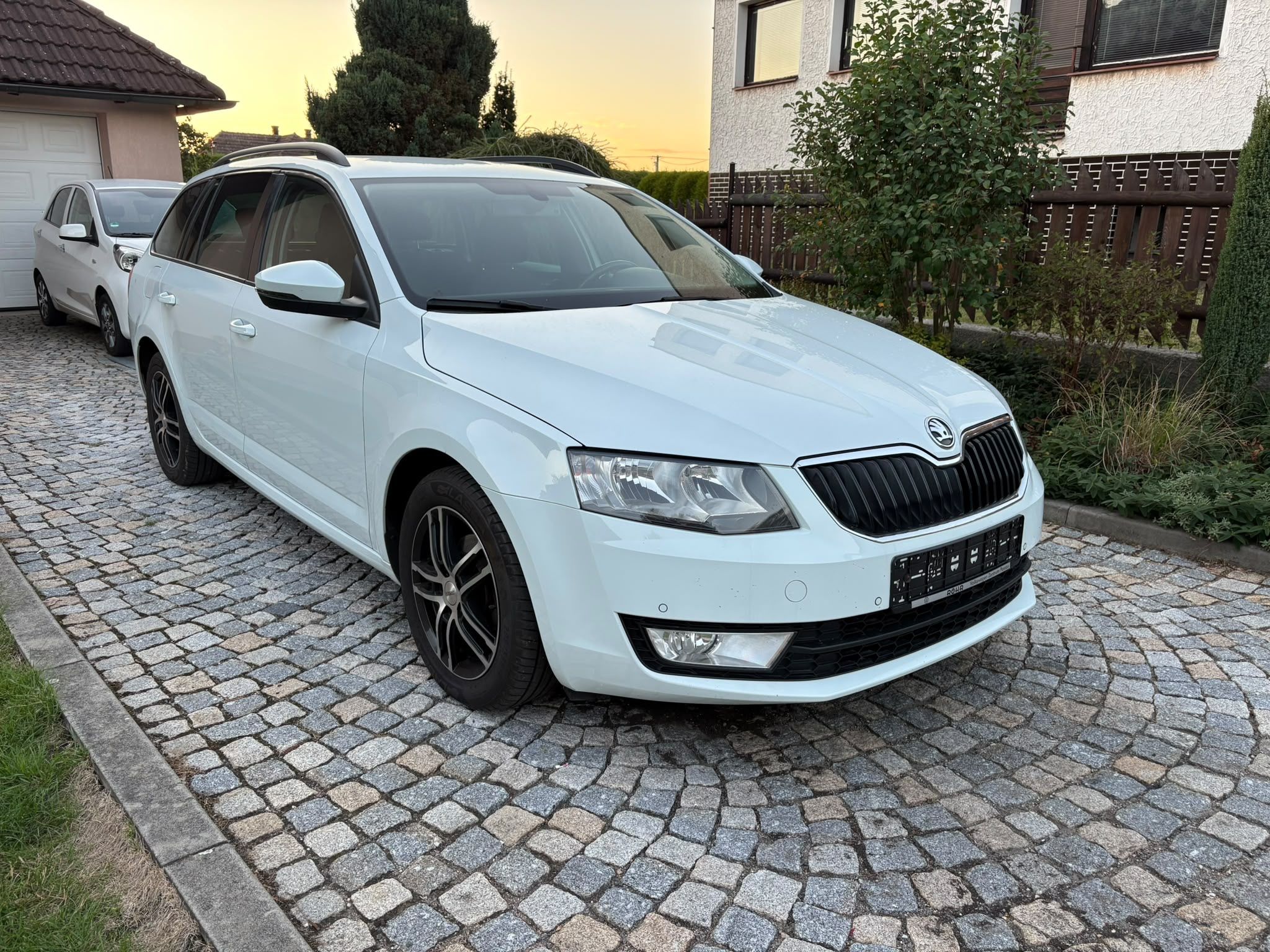 Škoda Octavia, III kombi 1,6 TDI 81KW Ambient - fotka 4