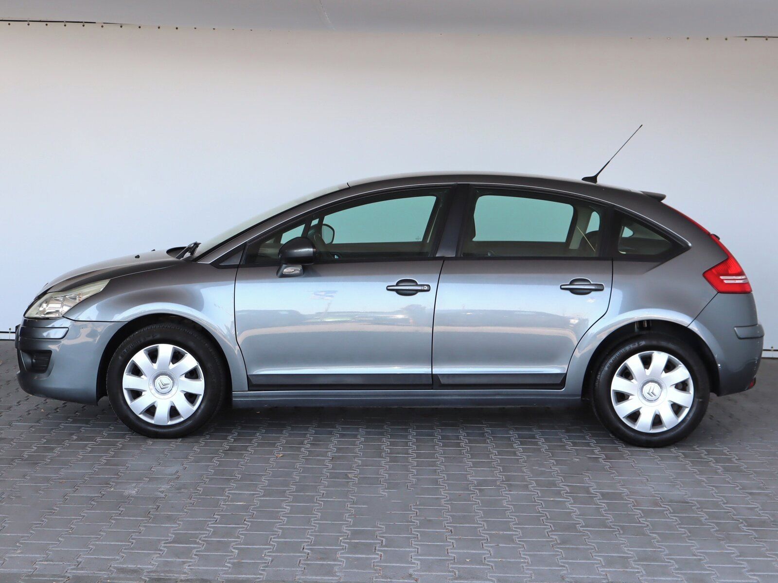 Citroën C4, 1.4 16V, Serv.kniha, po STK - fotka 3