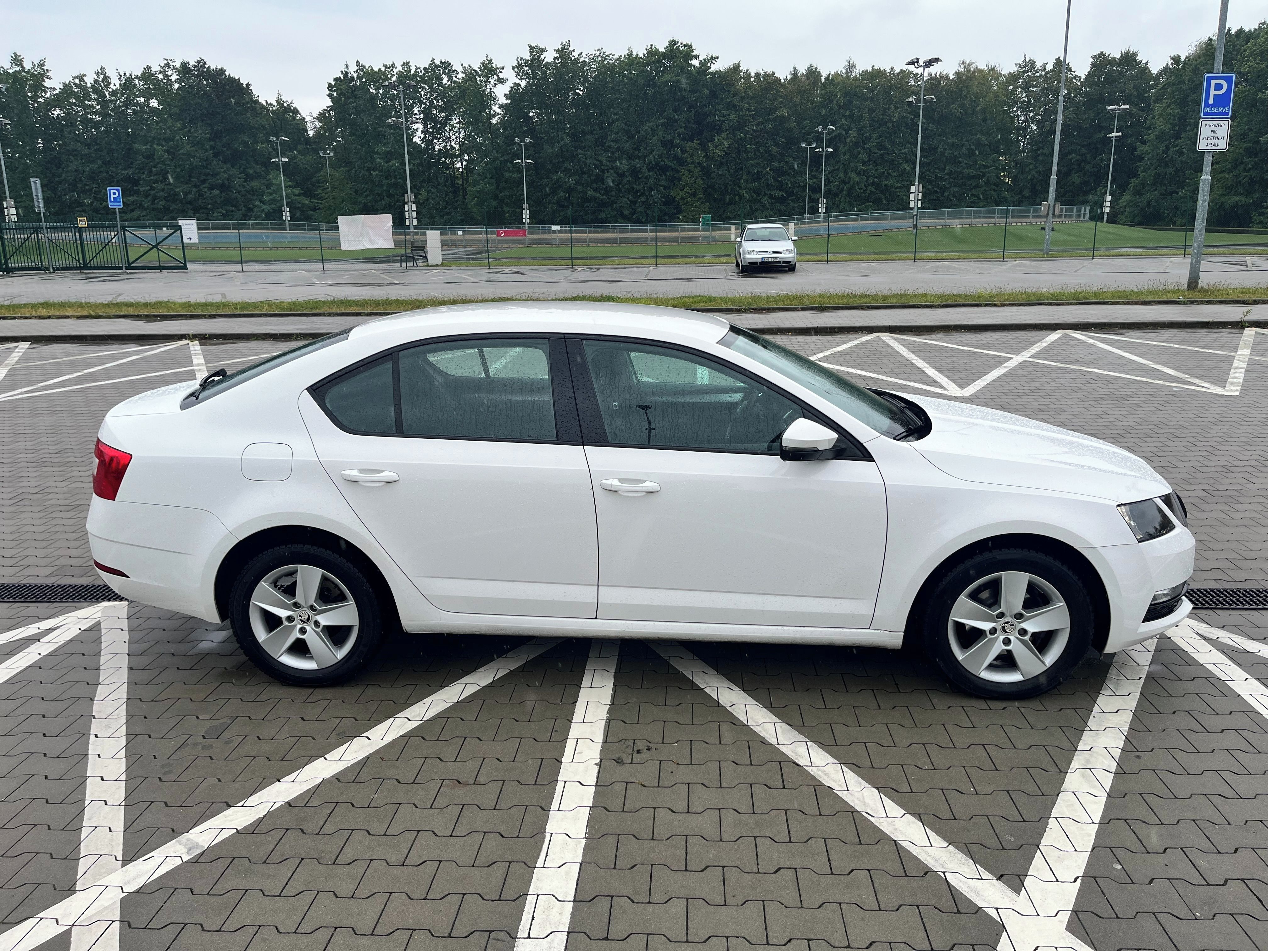 Škoda Octavia, Škoda Octavia 1.6 TDI 85 Kw - fotka 4