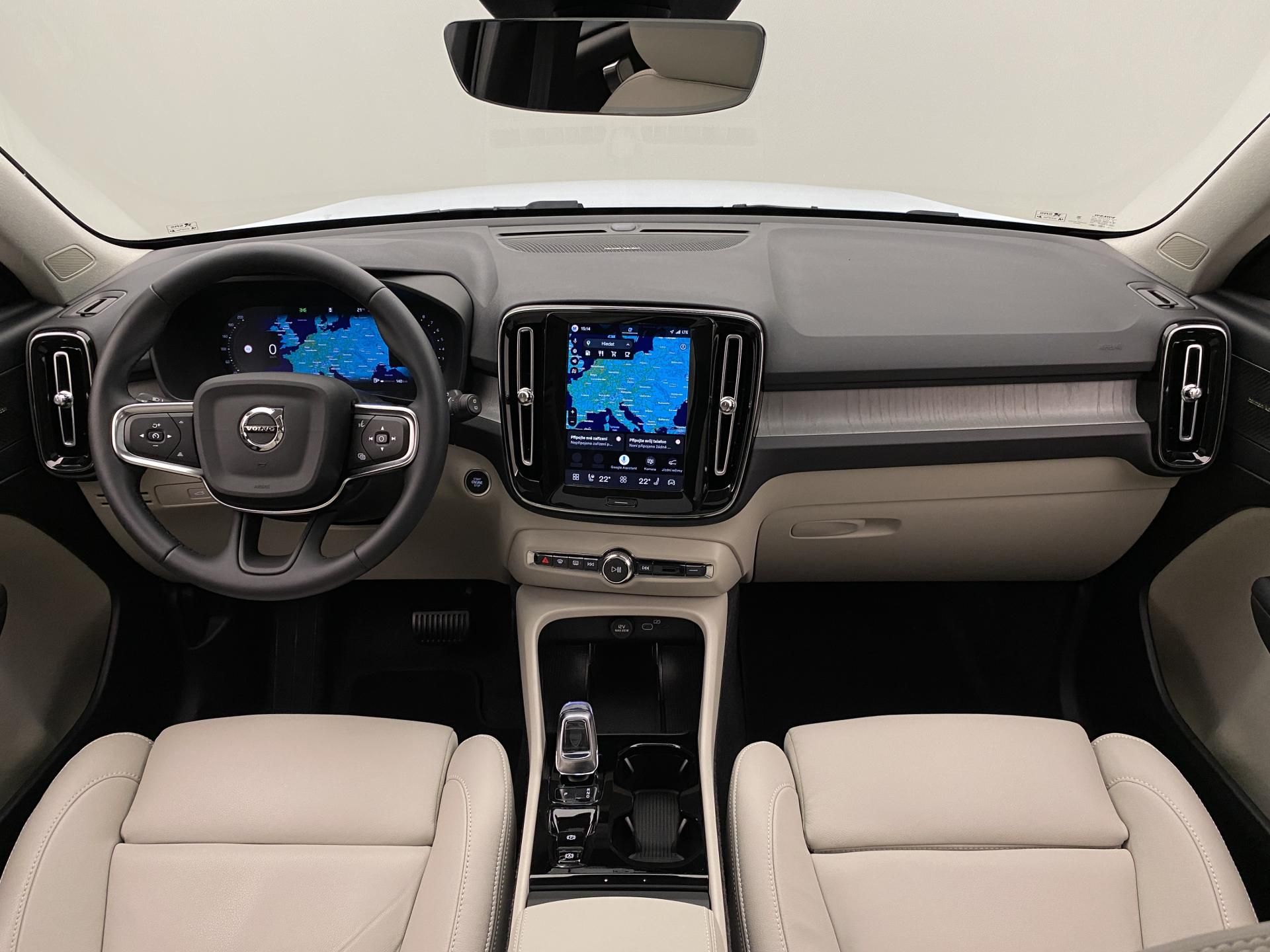 Volvo XC40, B4 DARK ULTRA AUT CZ - fotka 2