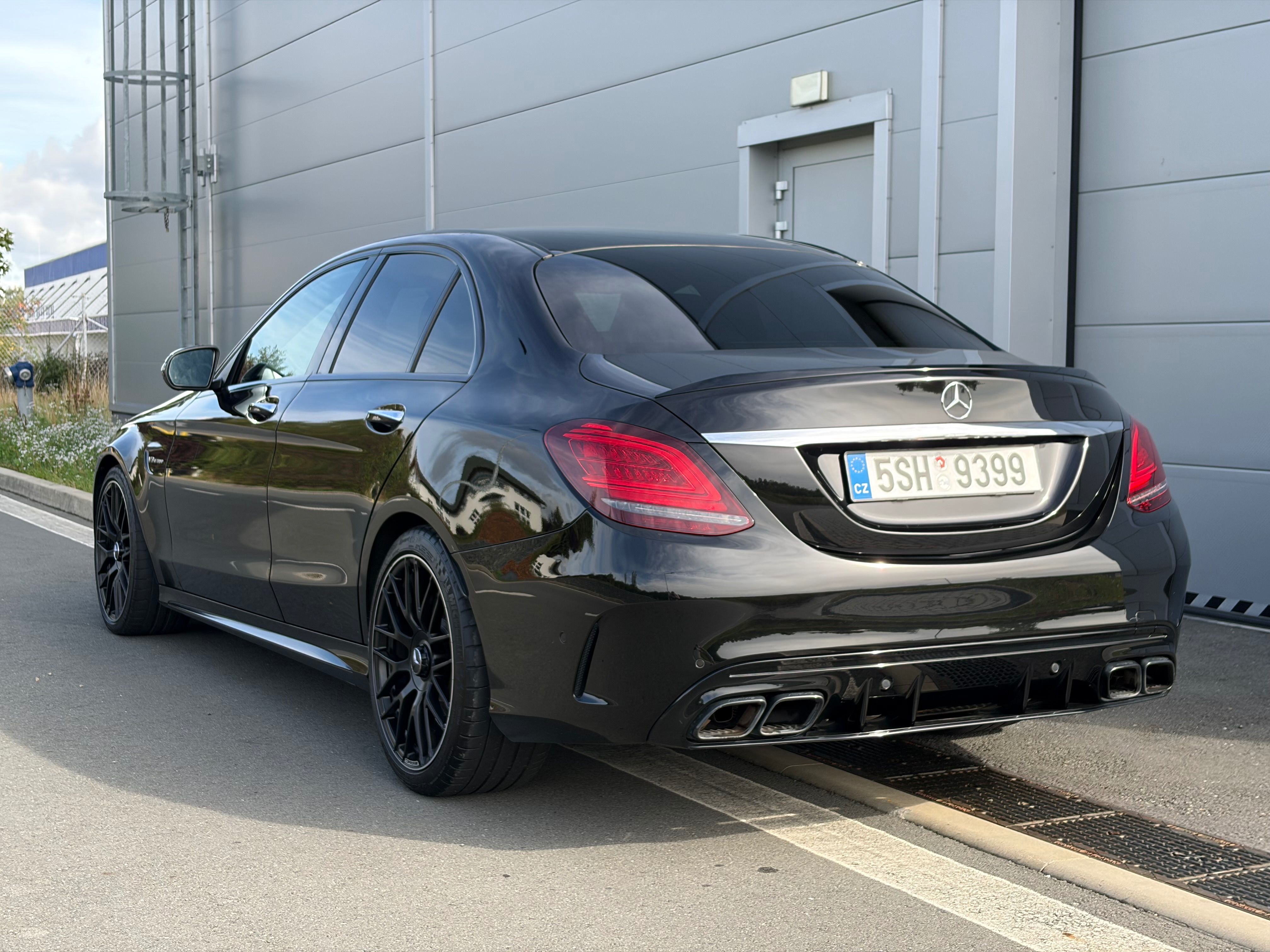 Mercedes-Benz Třídy C, C63S AMG, 4.0. 375KW - fotka 6
