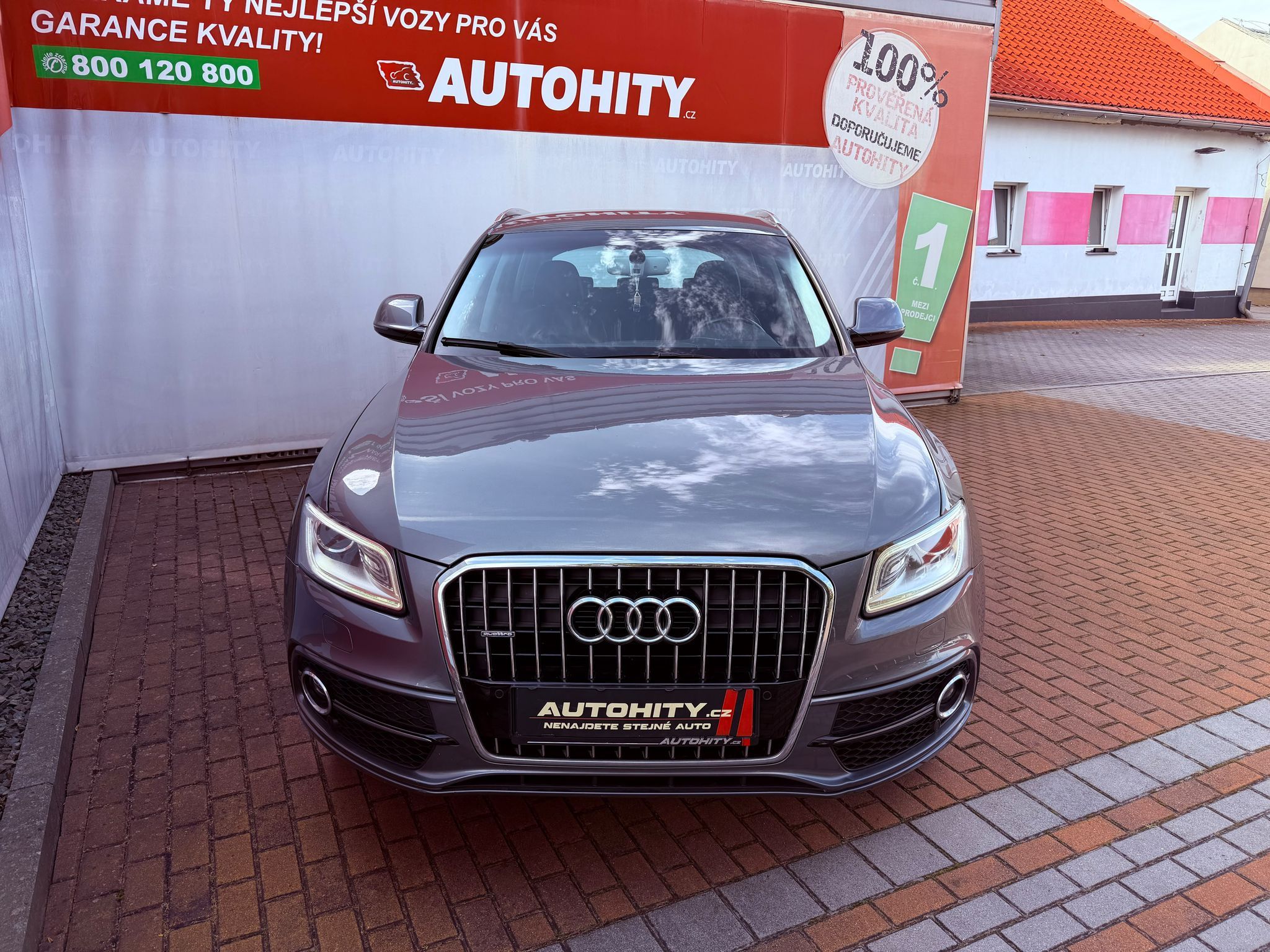 Audi Q5, 2.0 TDi Quattro S-line Aut. - fotka 2