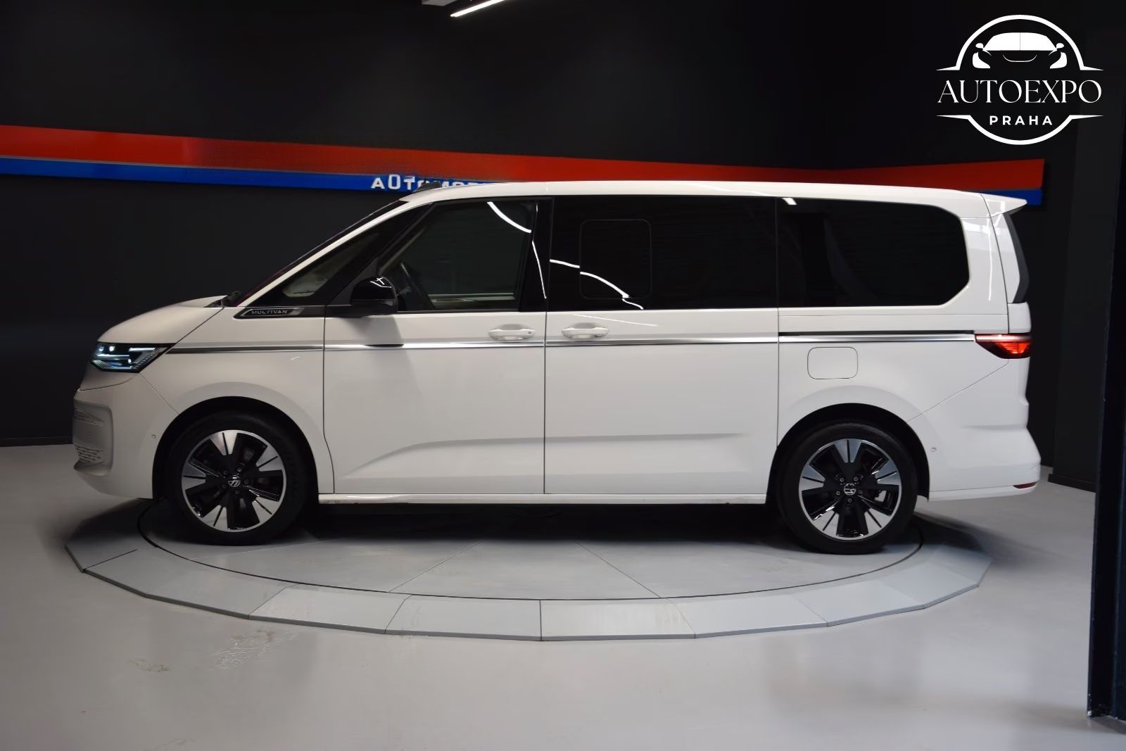 Volkswagen Multivan, Style long* ACC* Matrix* - fotka 6