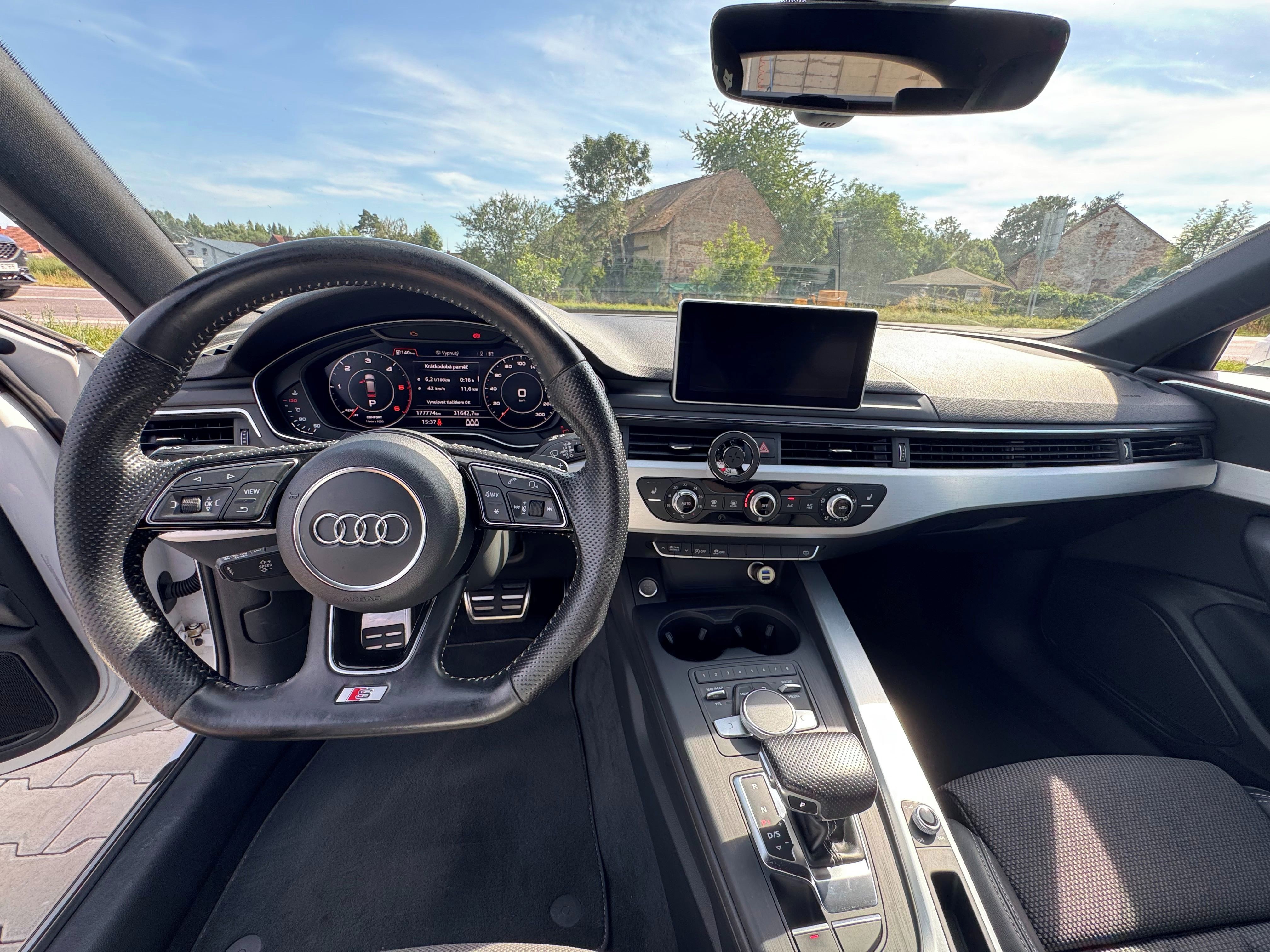 Audi A4 Avant, S-line - fotka 2