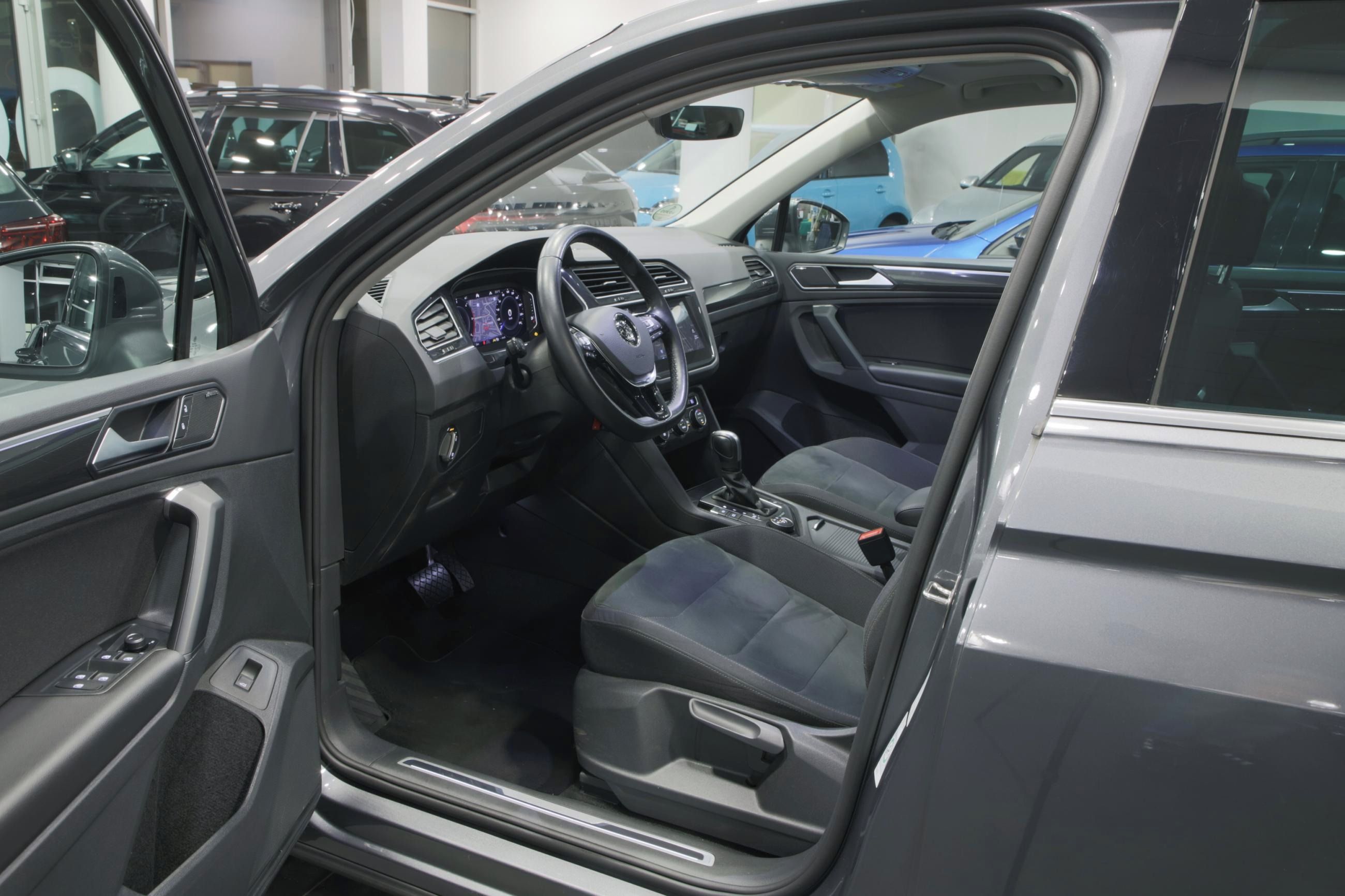 Volkswagen Tiguan, Prodám Volkswagen Tiguan Highl - fotka 6