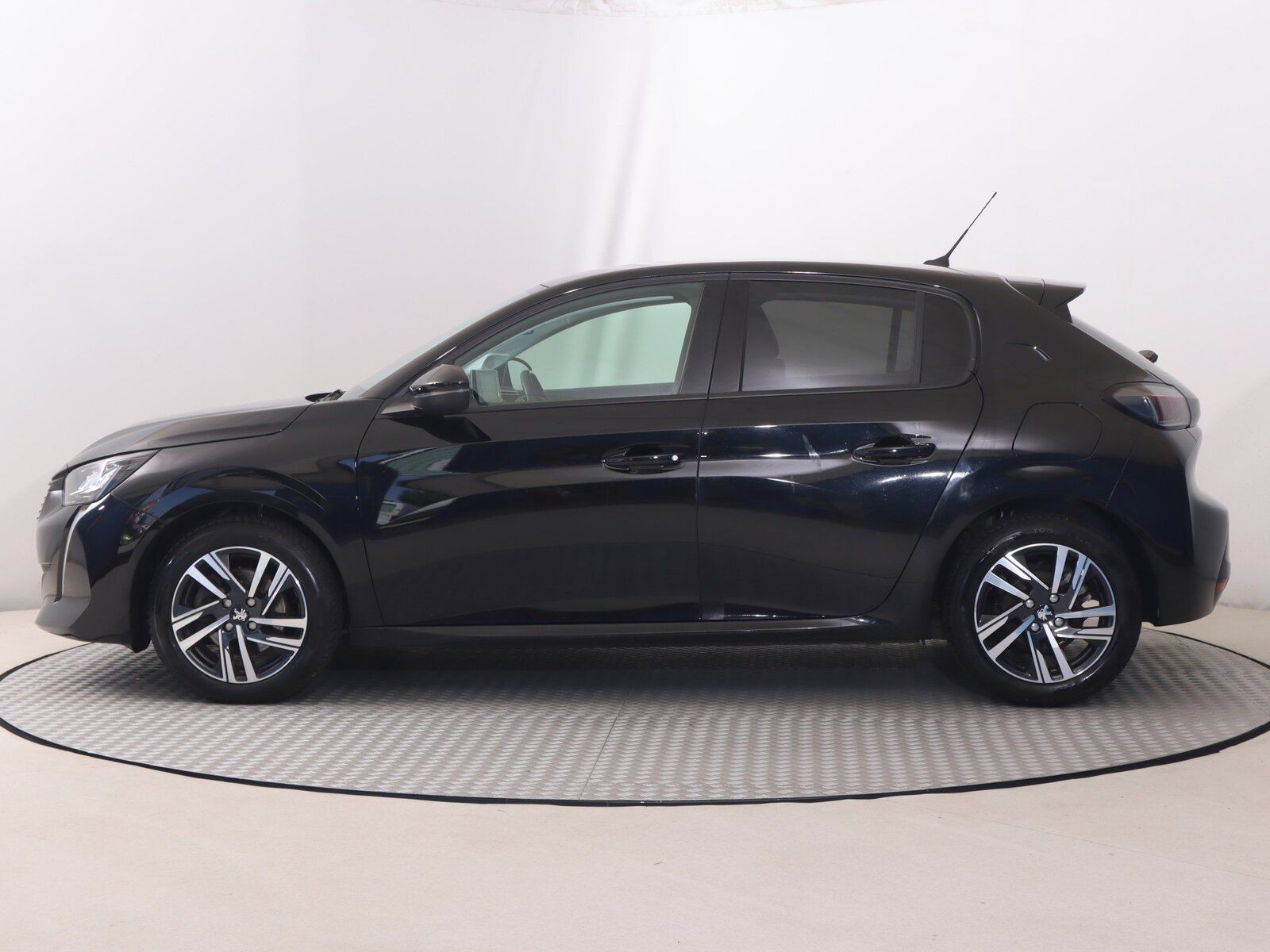 Peugeot 208, 1.2 PureTech, Allure - fotka 3