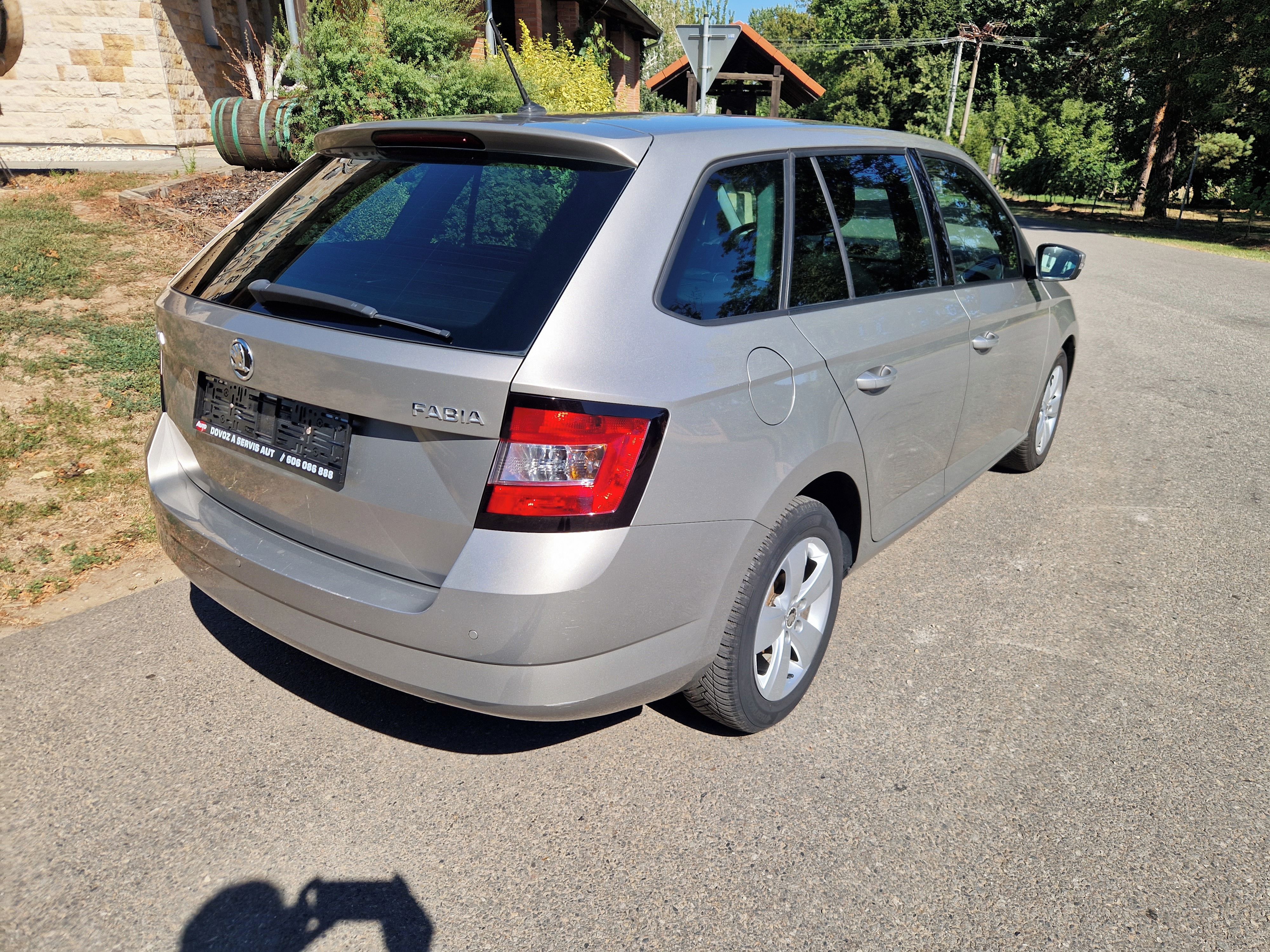 Škoda Fabia, 3 combi 1,2 TSI 66 KW,digi. - fotka 5