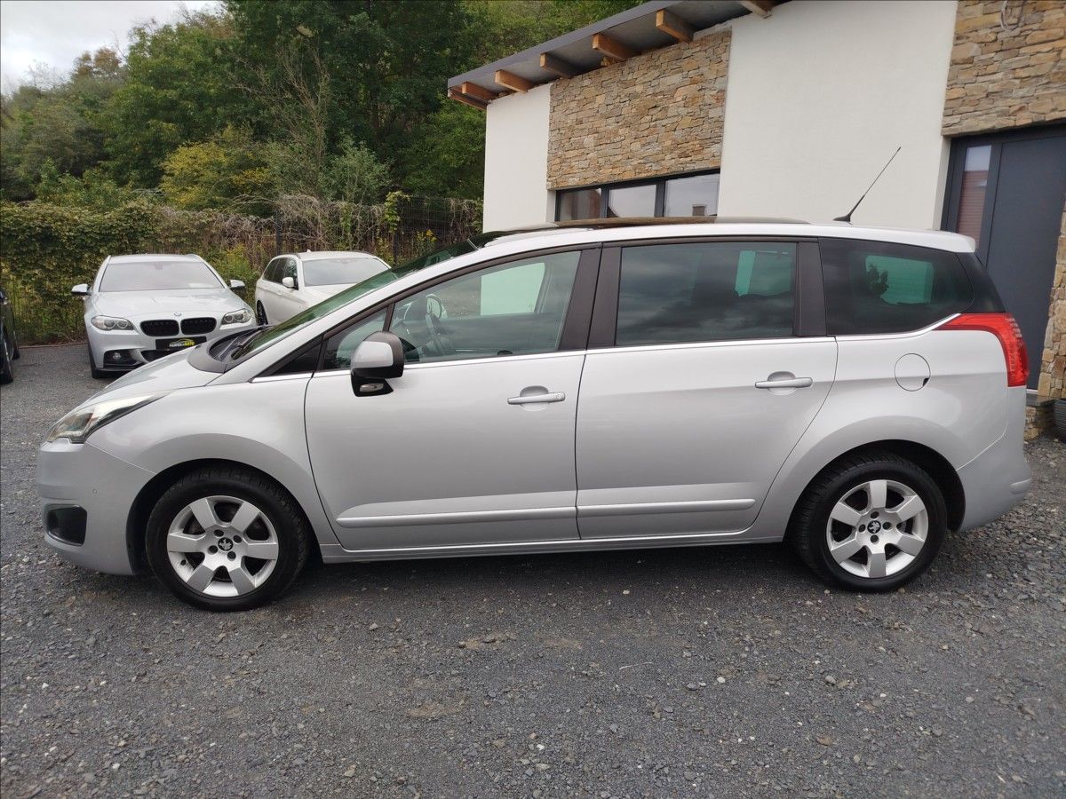 Peugeot 5008, 1,6 HDi 84 kW, AUTOMAT, 7-MÍST - fotka 3