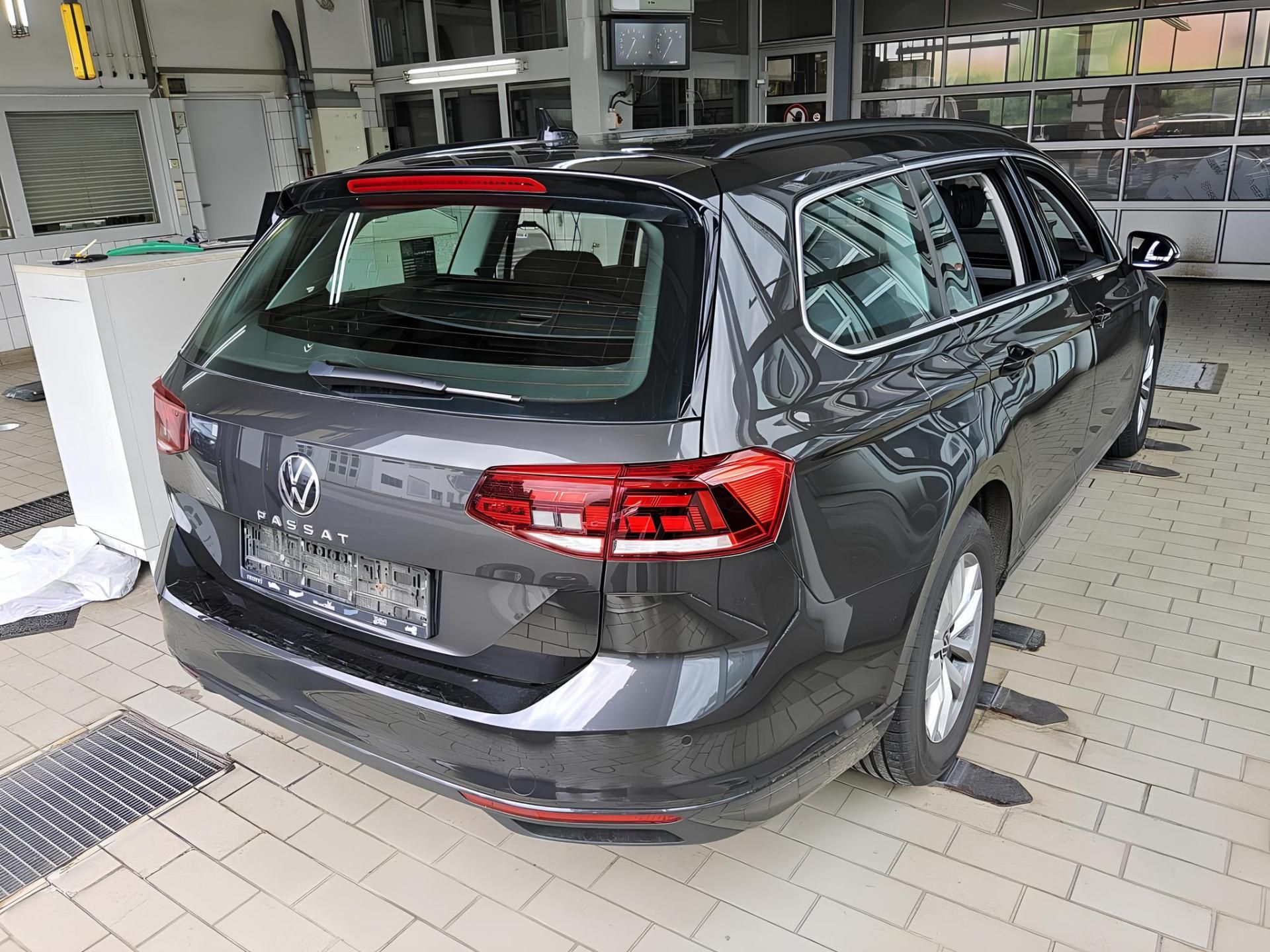 Volkswagen Passat, 2.0TDI DSG 110kW Business DPH - fotka 2
