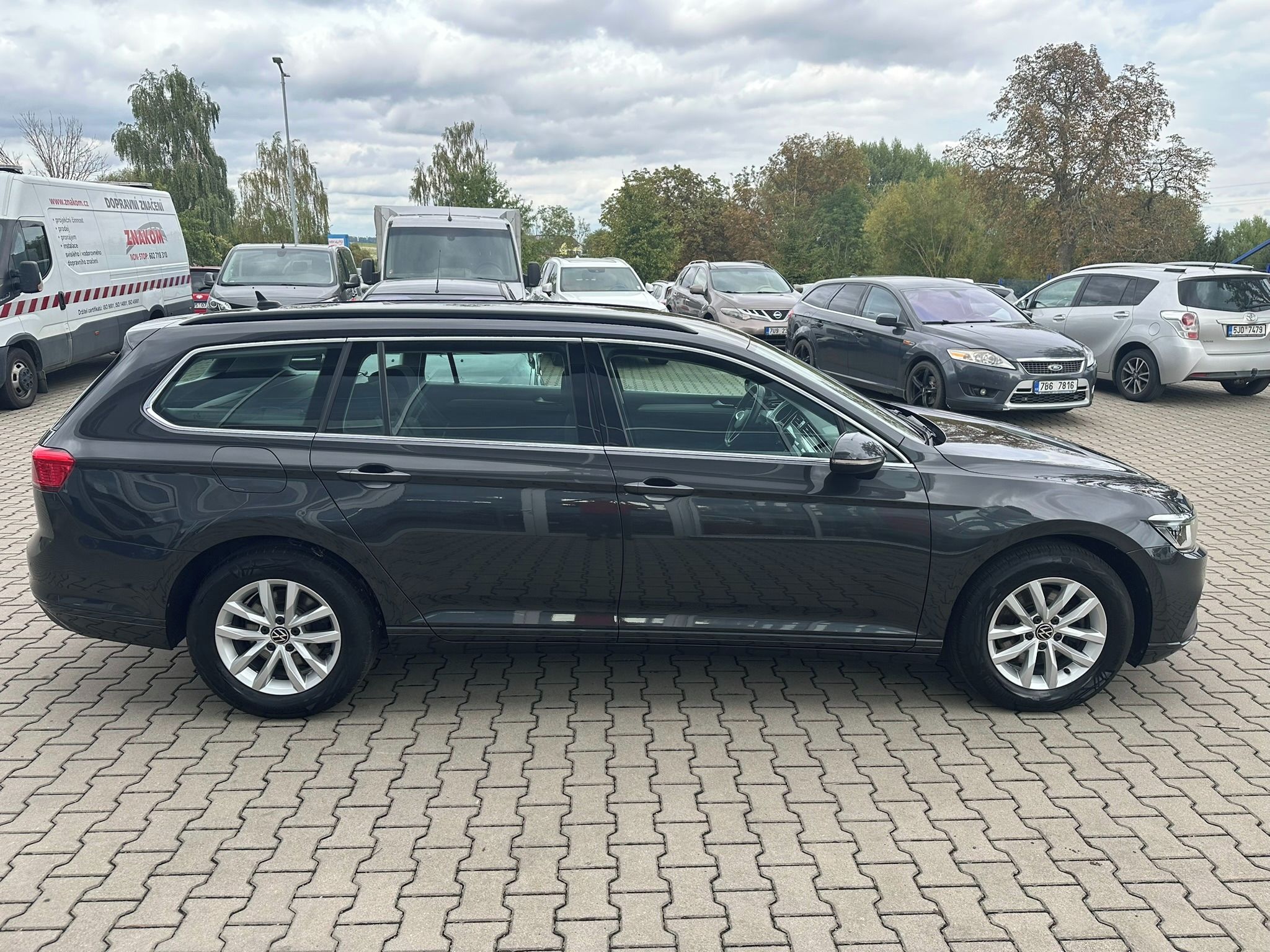 Volkswagen Passat, 2,0 TDi 90kW Style  2 sady kol - fotka 6