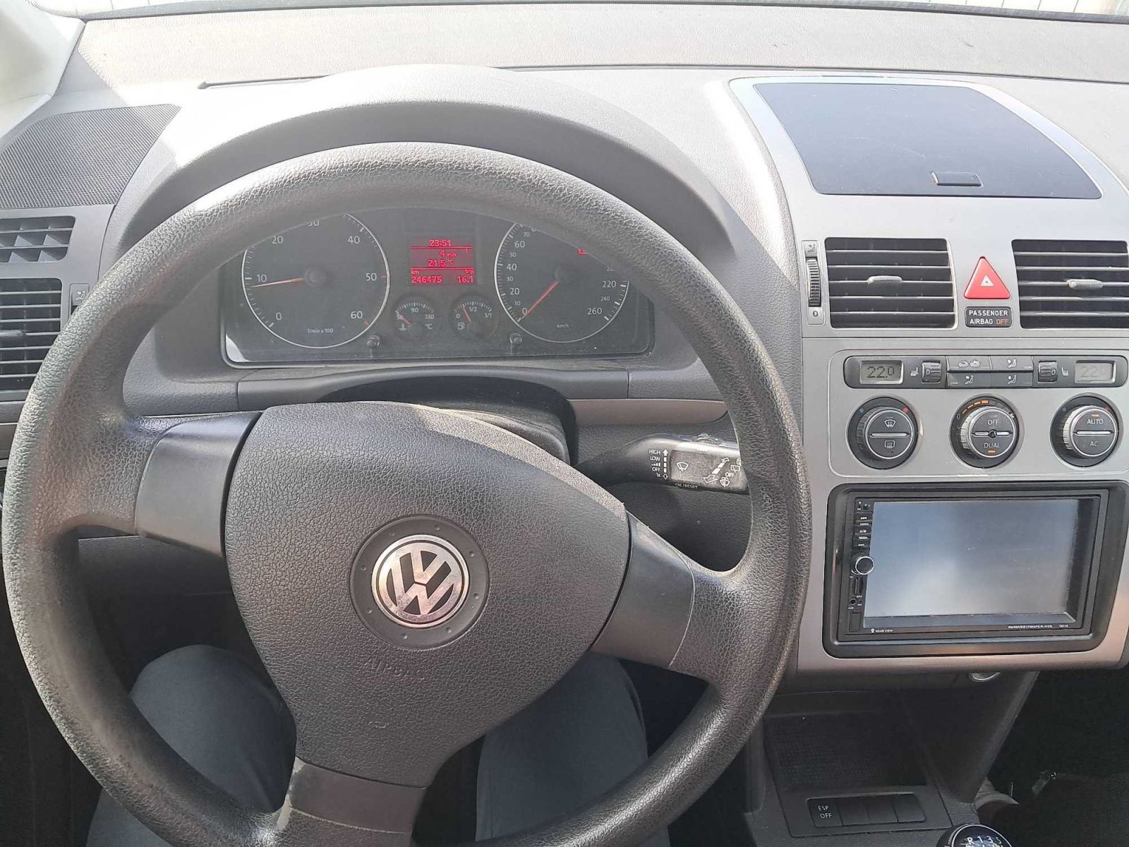 Volkswagen Touran, 1.9 TDI, Automatická klima - fotka 3