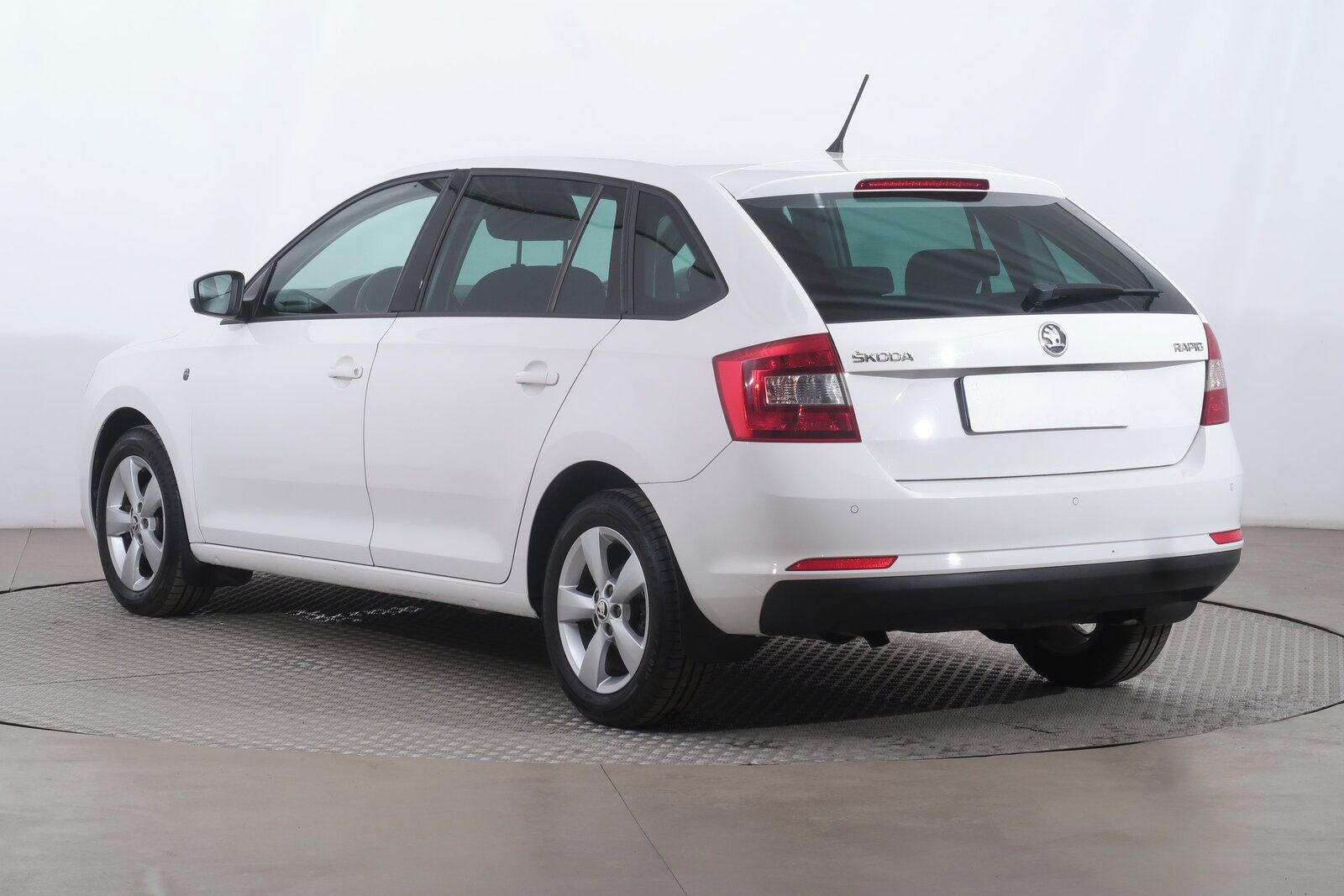 Škoda Rapid, 1.2 TSI, Spaceback, Serv.kniha - fotka 4