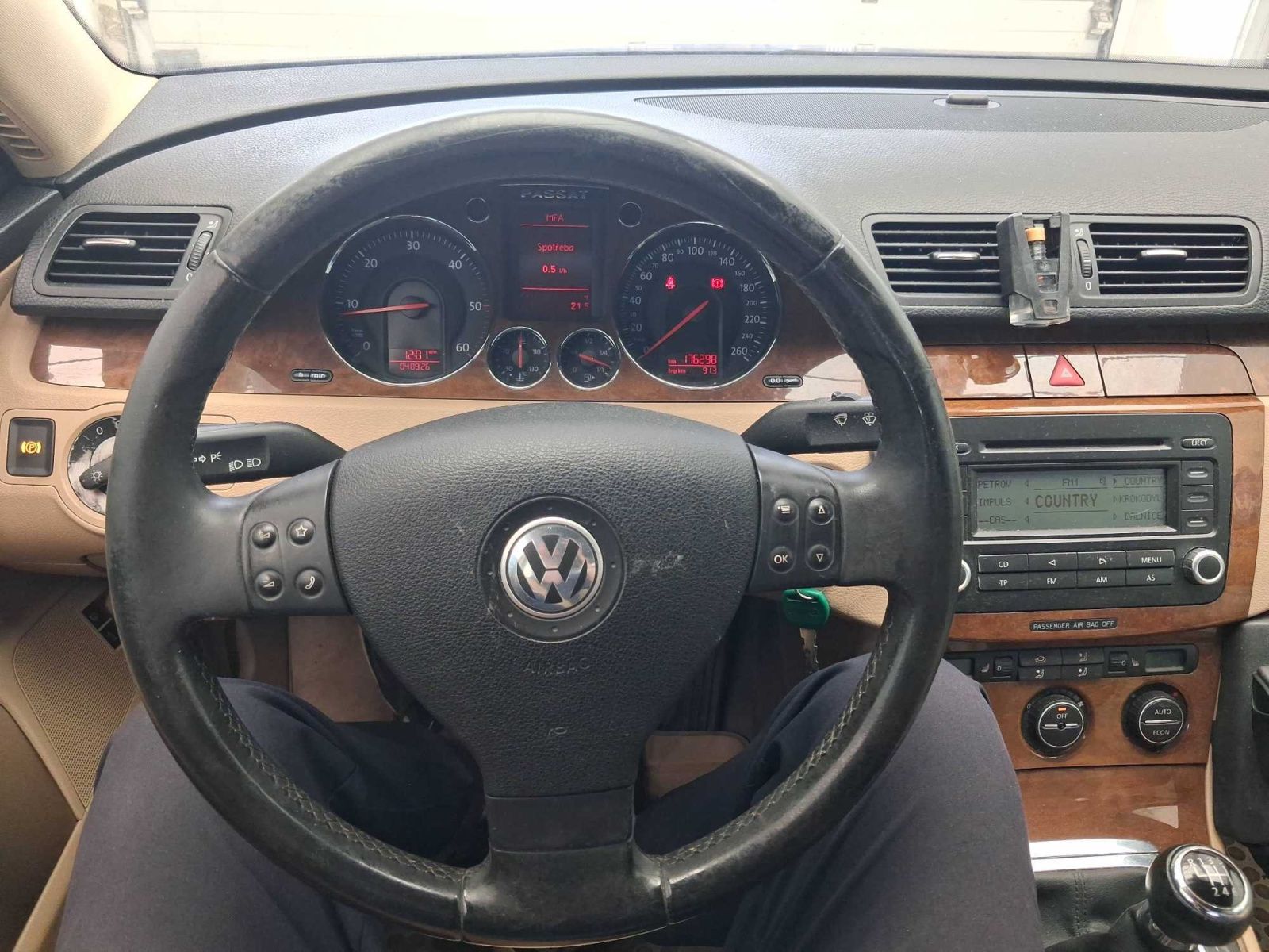 Volkswagen Passat, 2.0 TDI, Automatická klima - fotka 3