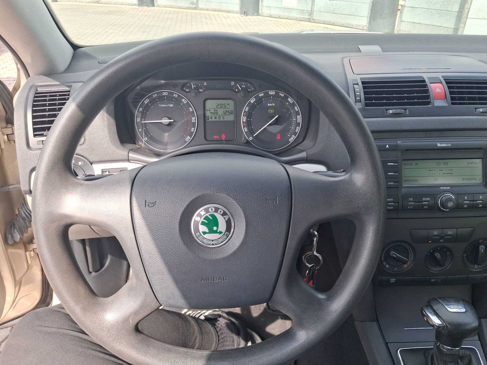 Škoda Octavia, 1.9 TDI, Automat - fotka 3
