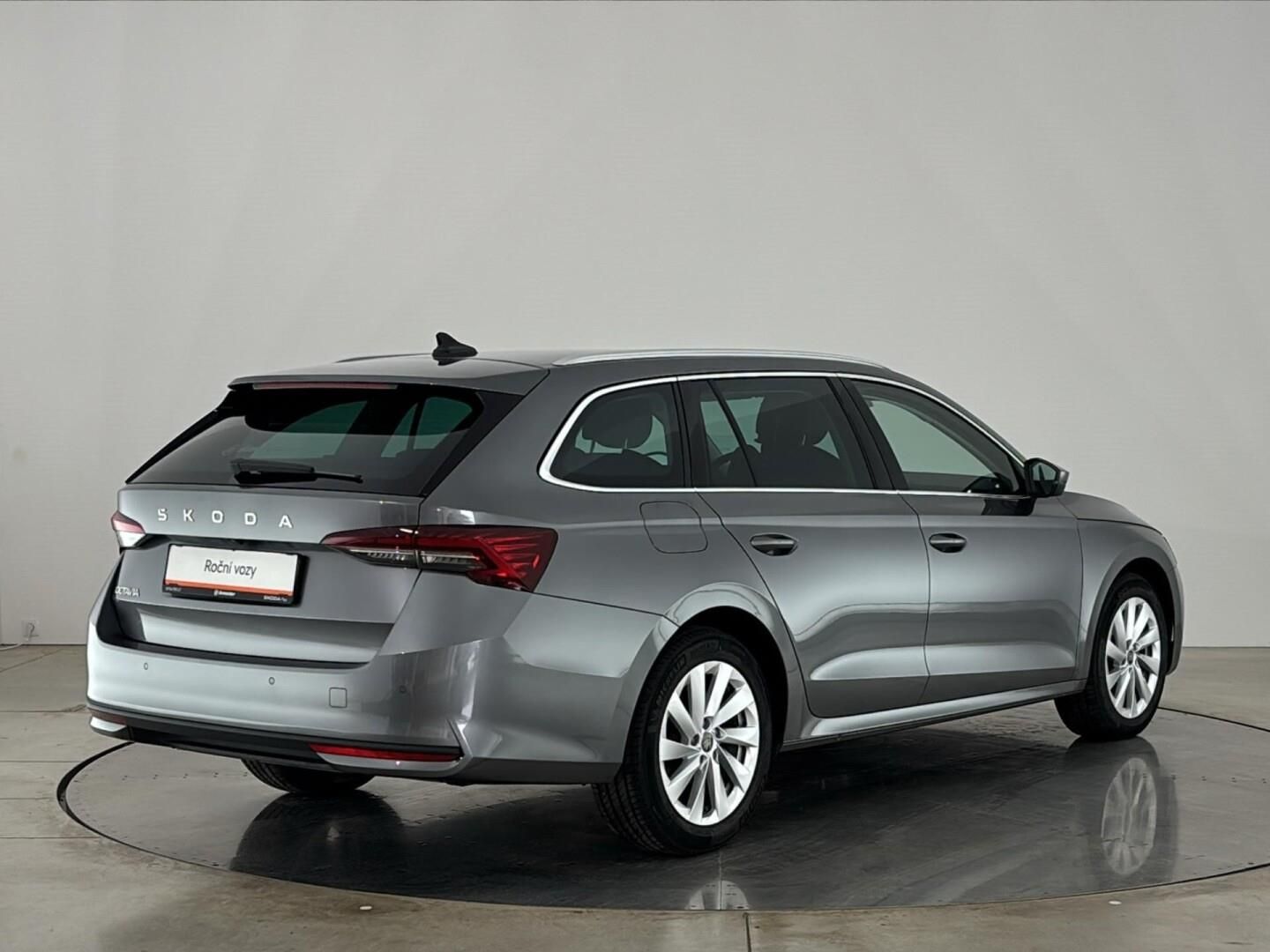 Škoda Octavia, 1.5 TSI / 110 kW Top Selection - fotka 2