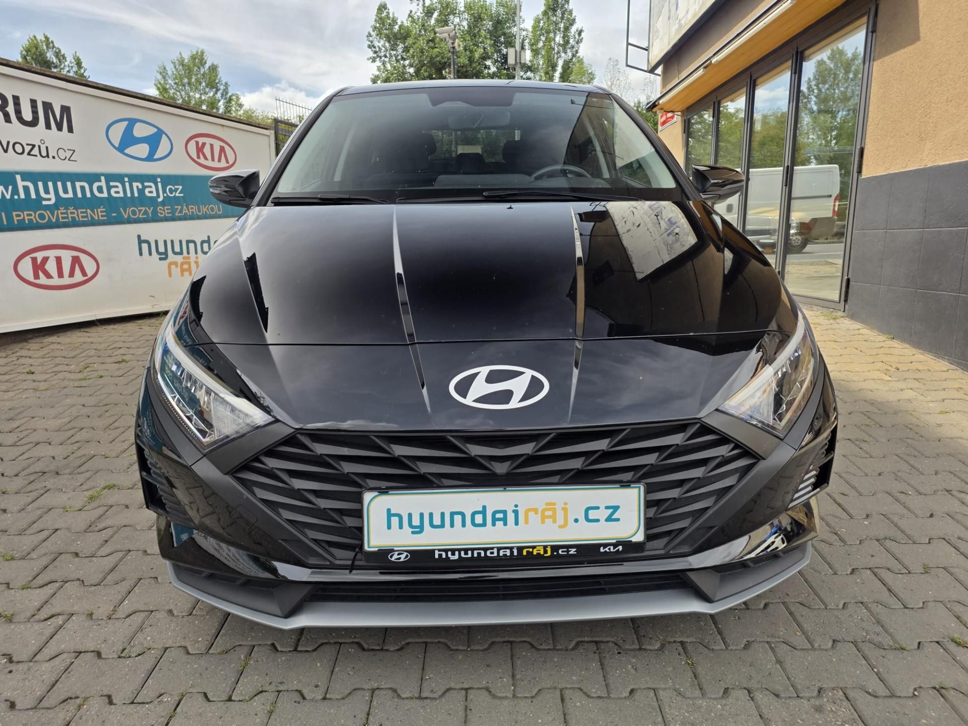 Hyundai i20, 1.2-V ZÁRUCE-VYHŘÍVANÝ VOLANT - fotka 2