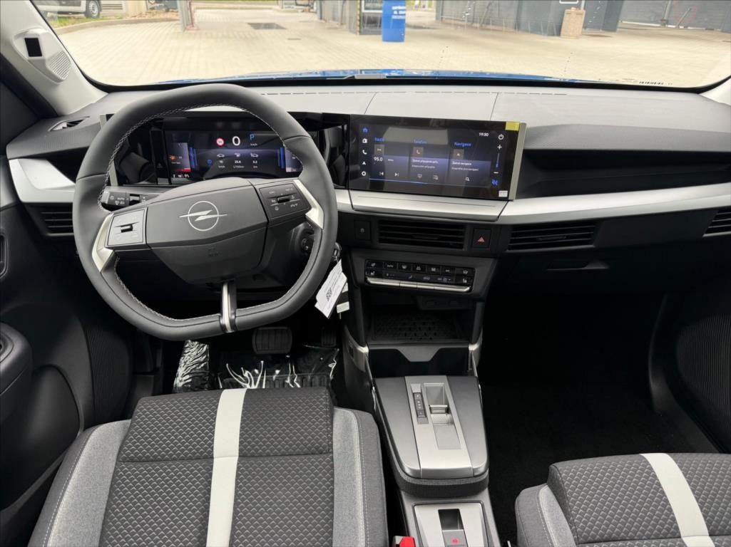 Opel Frontera, 1,2 TURBO  EDITION HYBRID - fotka 6