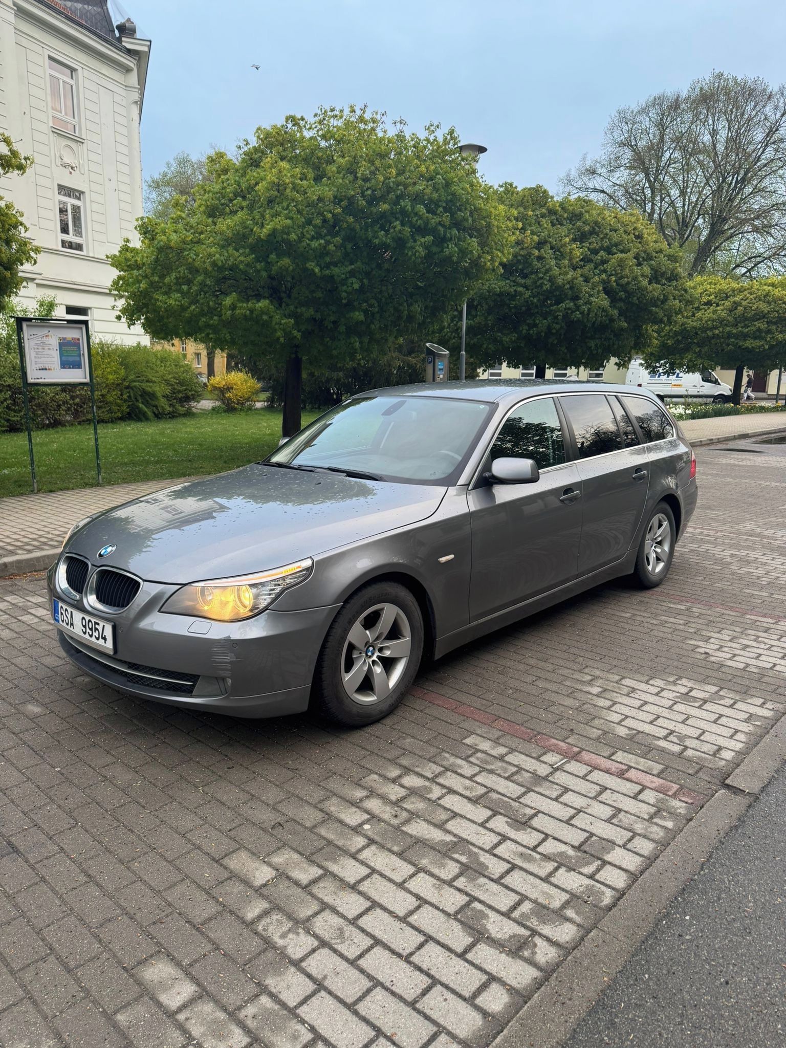 BMW Řada 5, 520d 120Kw. Celorocni Top Stav - fotka 6
