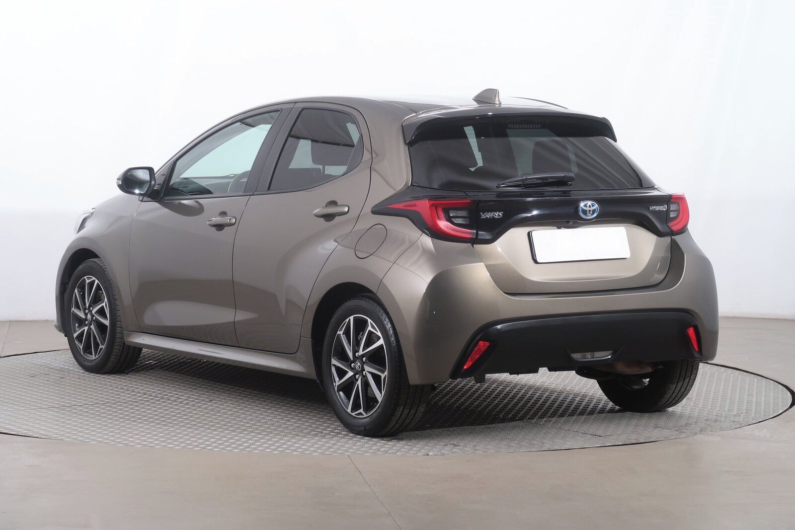 Toyota Yaris, 1.5 VVT-i Hybrid, Automat - fotka 4