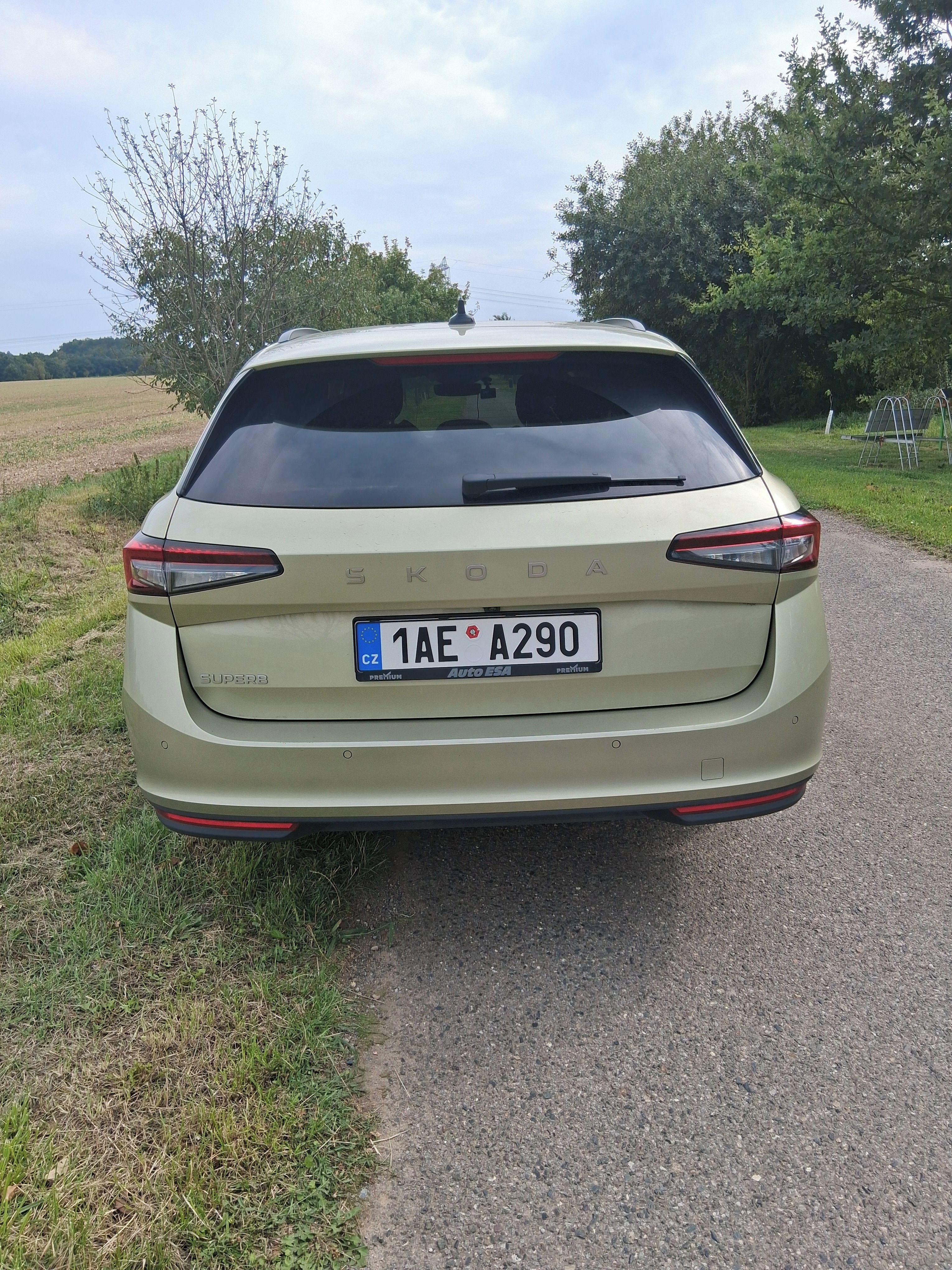 Škoda Superb, ŠKODA SUPERB   2.0 TDi DSG 7st - fotka 5