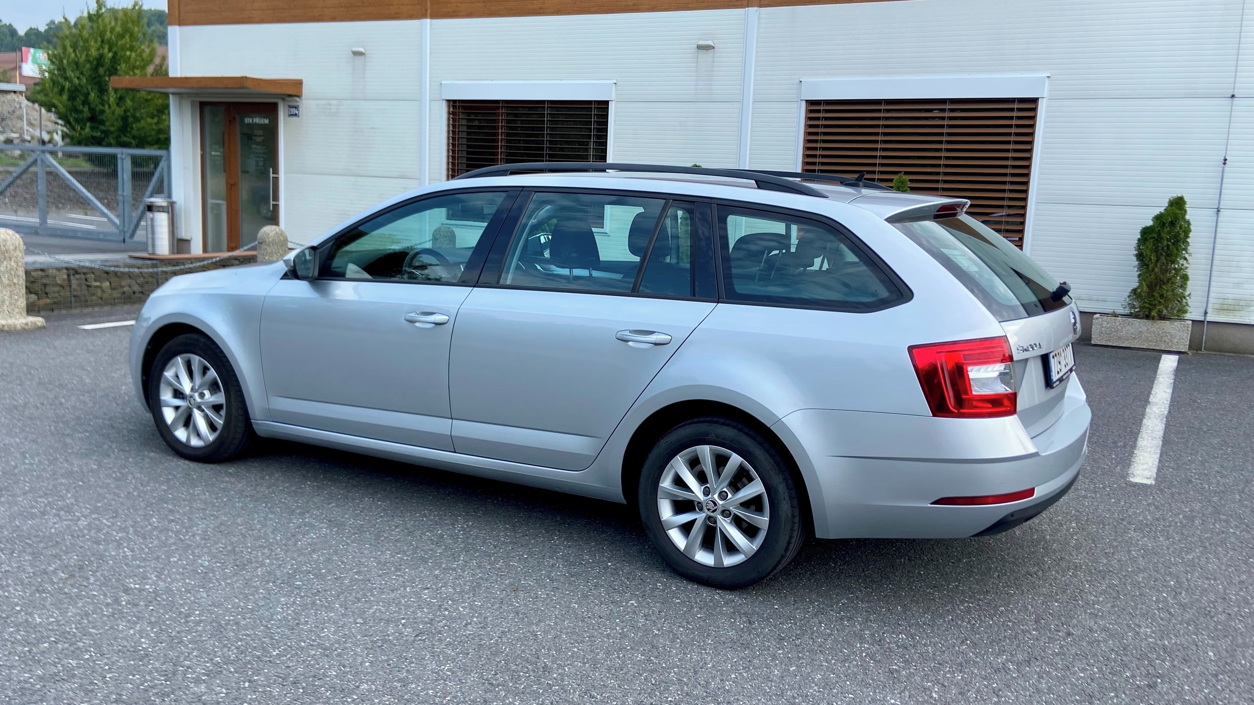 Škoda Octavia, 1.6 TDI DSG 85 KW EXECUTIVE - fotka 5
