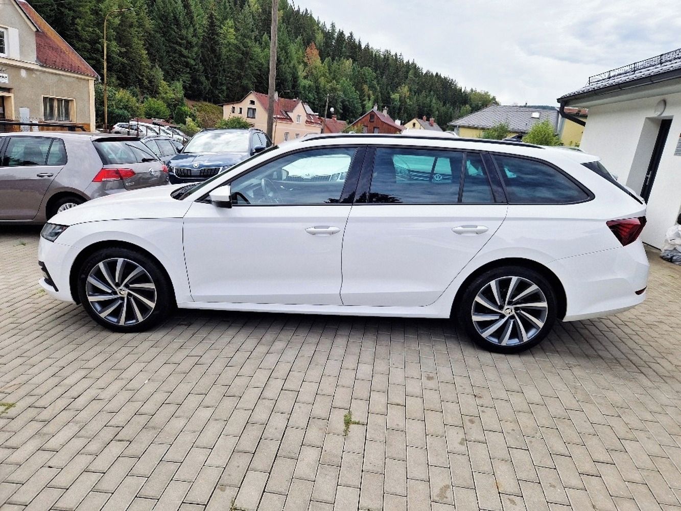 Škoda Octavia, 2.0 TDi (110 kW), plný servis - fotka 5