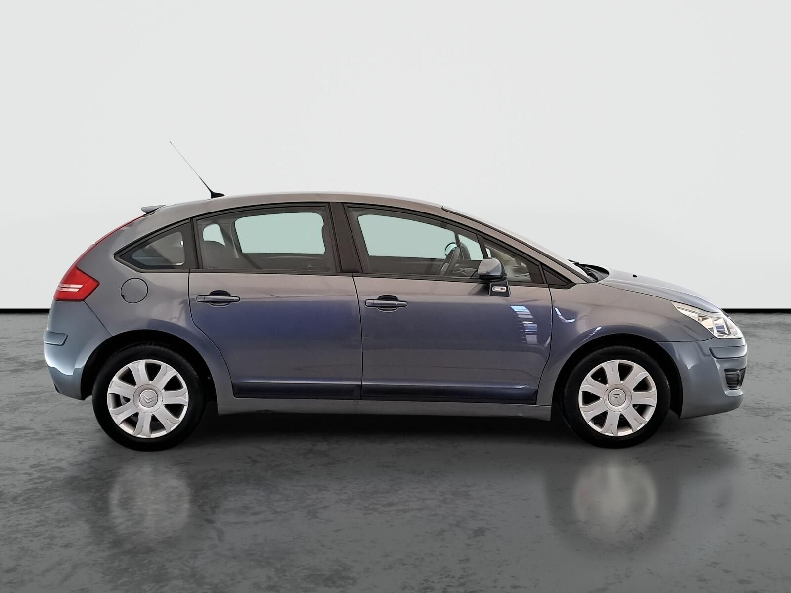 Citroën C4, 1.4 16V, Automatická klima - fotka 3