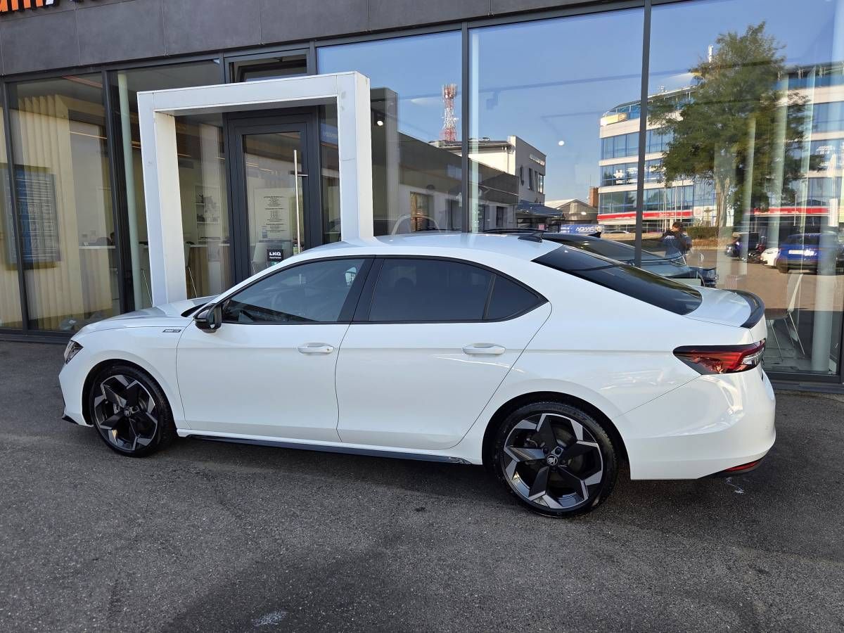 Škoda Superb, 2.0 TDI Sportline - fotka 2