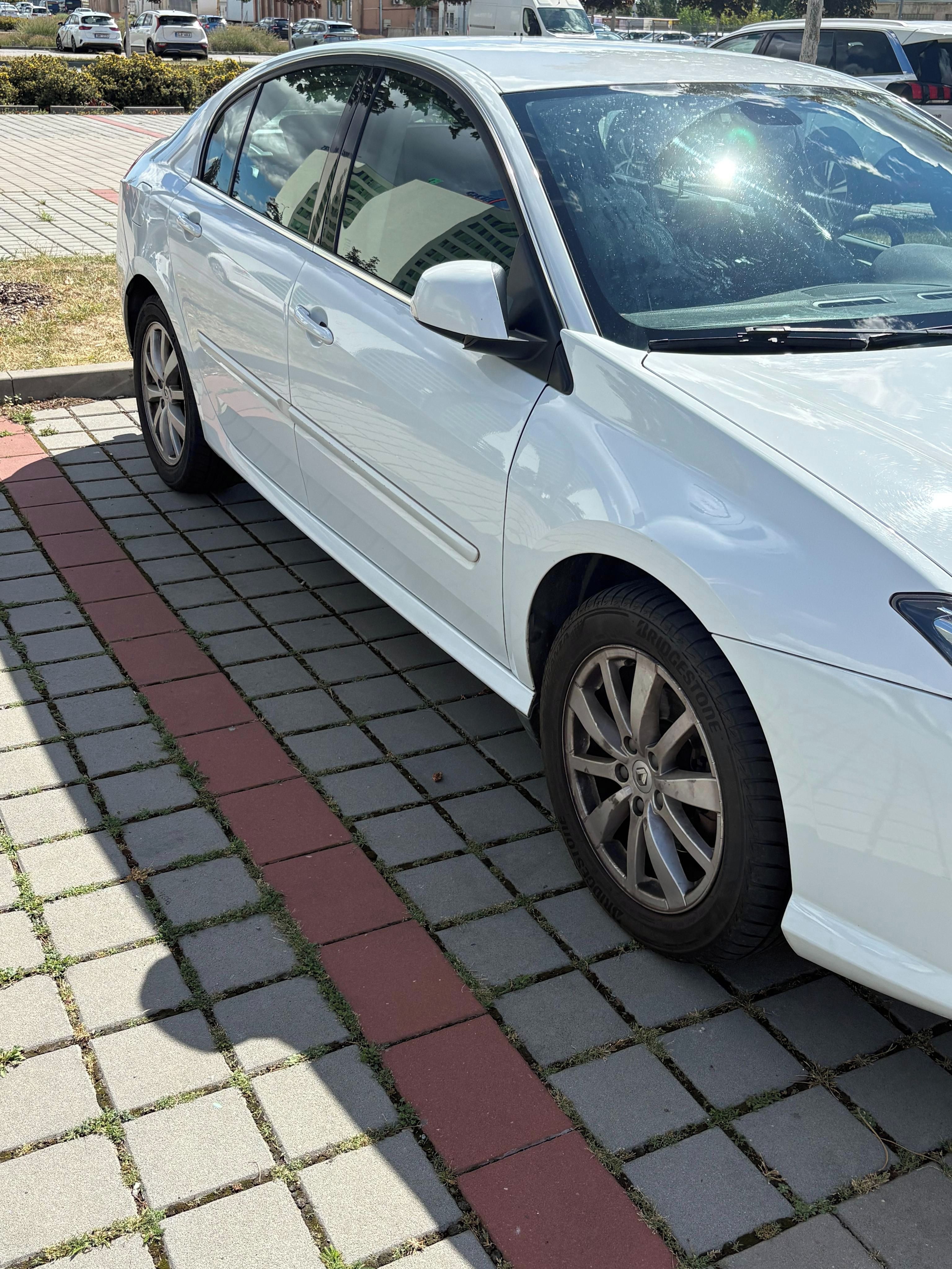 Renault Laguna, 2.0 DCI 110 kW - fotka 2