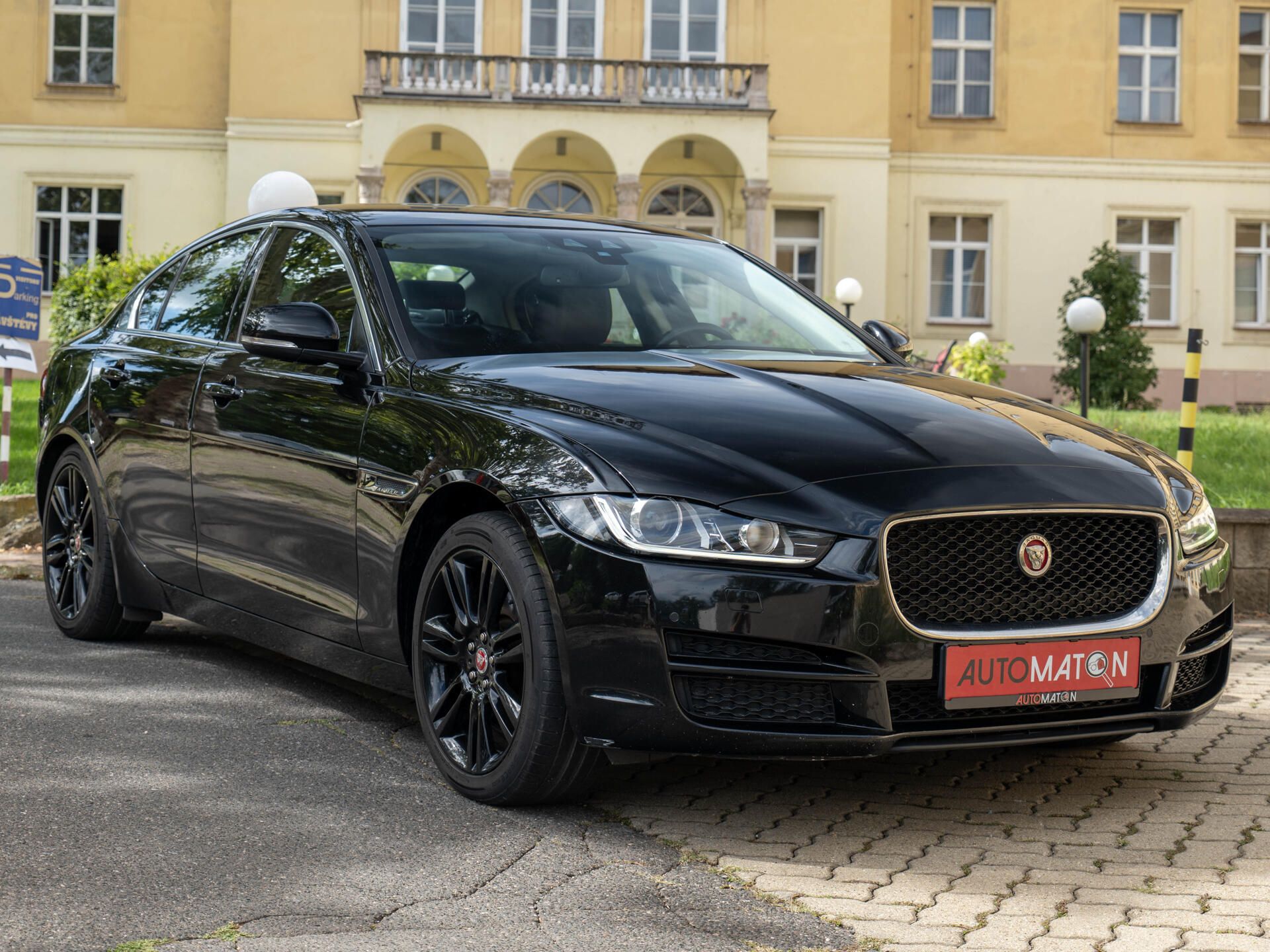 Jaguar XE, 20t Prestige Meridian Kůže - fotka 3