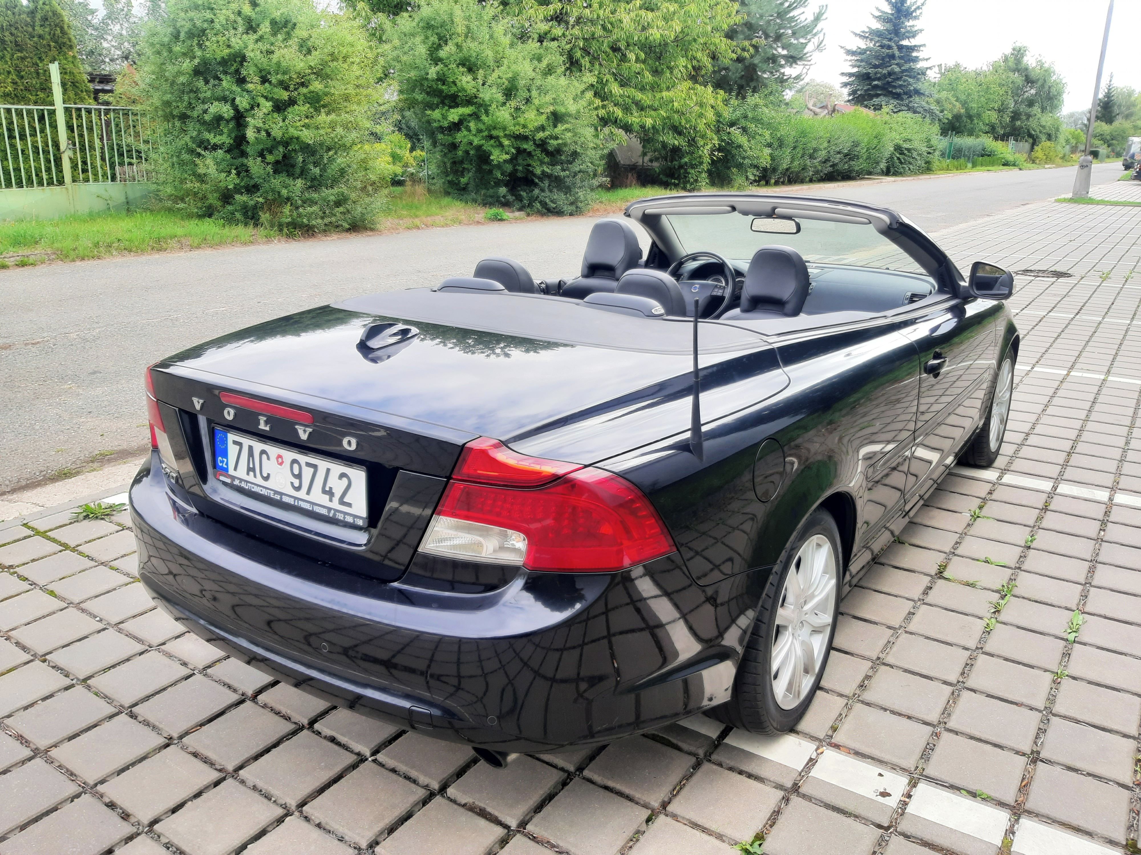 Volvo C70, 2.0D 110kW 5ti válec - fotka 3