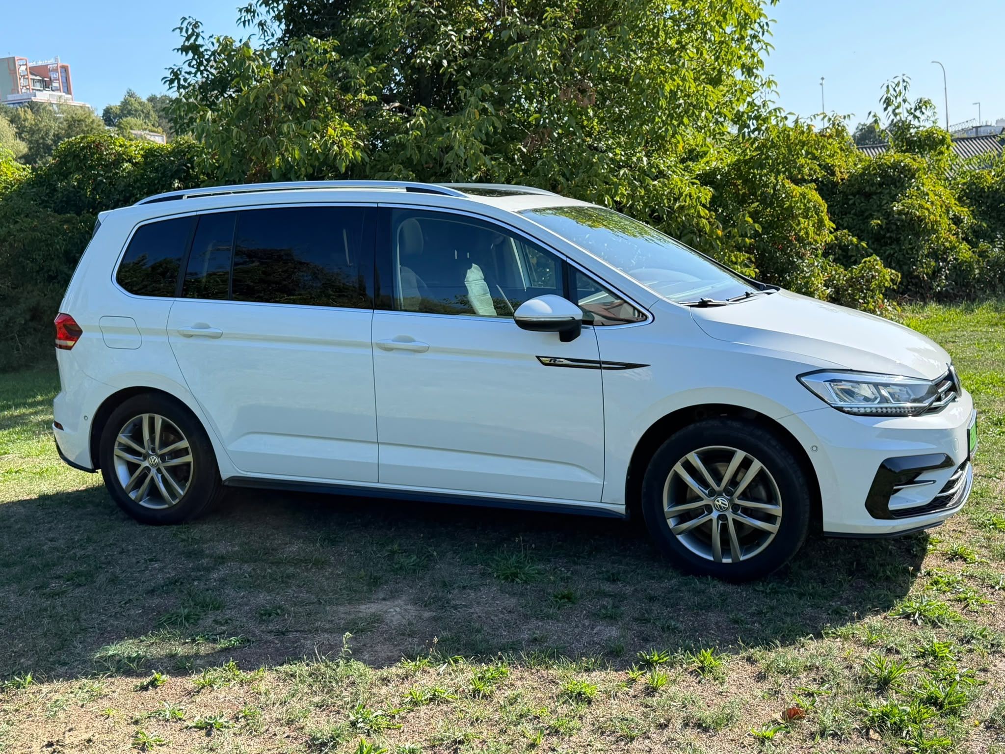 Volkswagen Touran, R-LINE 1,4 TSI - 7 MÍST, DSG - fotka 6
