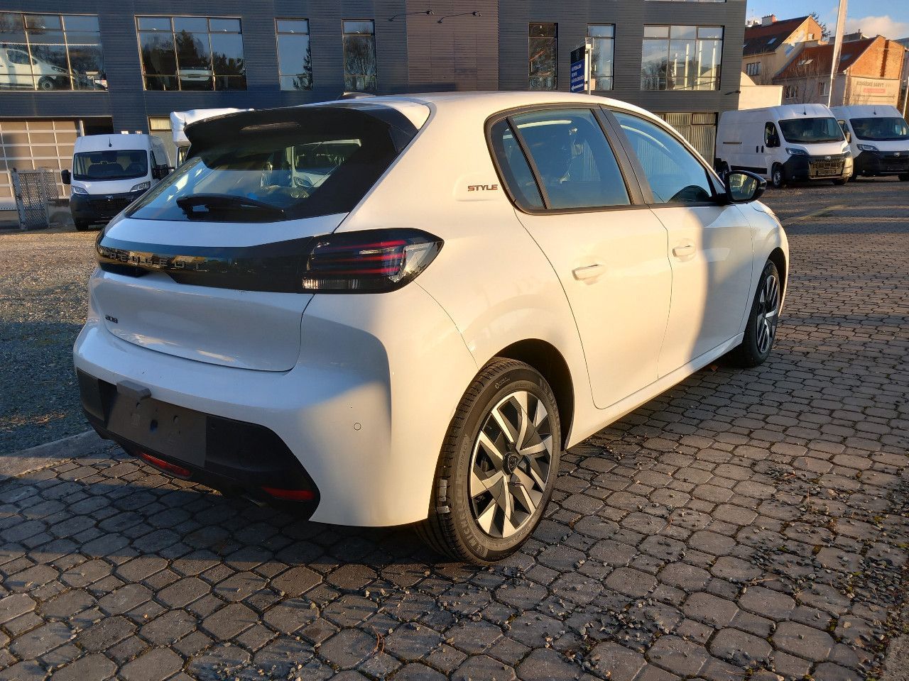 Peugeot 208, BUSINESS Hybrid 110 e-DCS6 - fotka 5