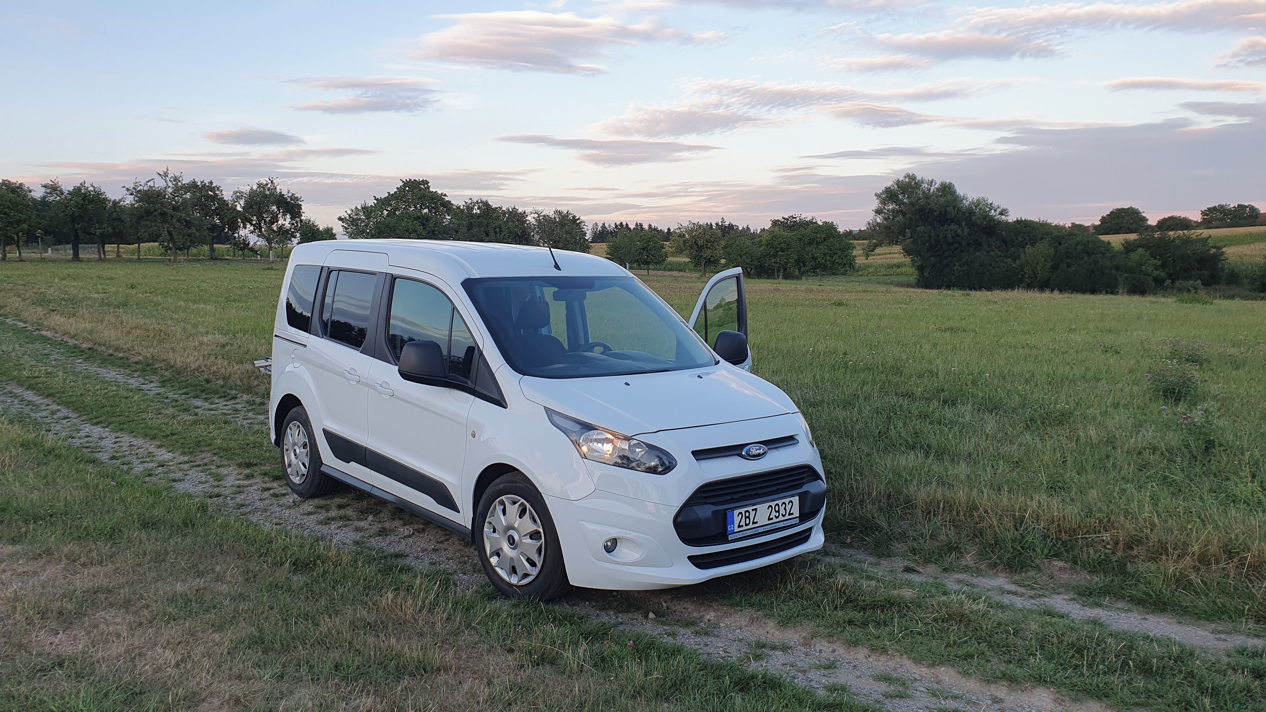 Ford Tourneo Connect, 5 míst, Tažné, Camper - fotka 2